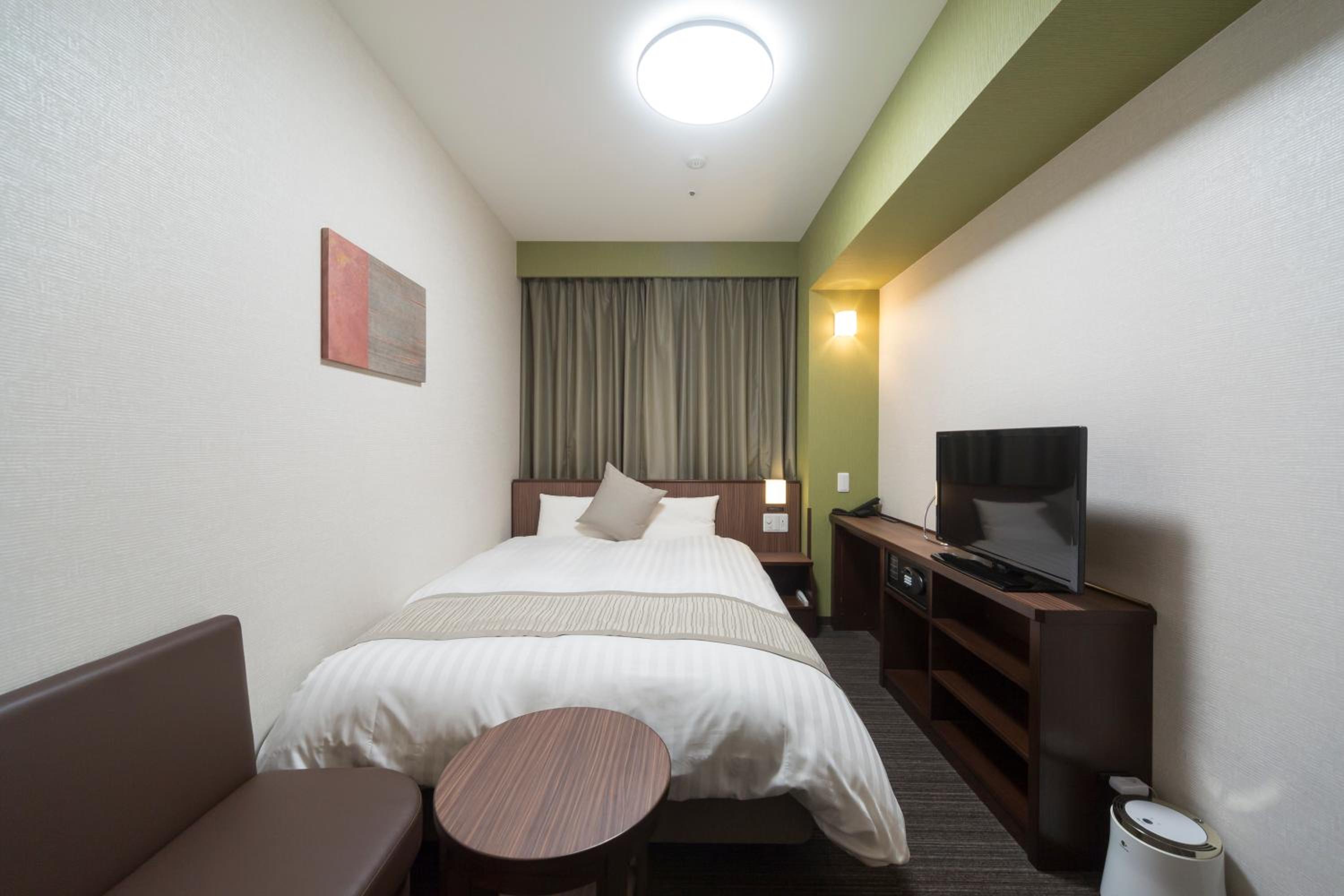 Double Room - Non-Smoking thumbnail 5
