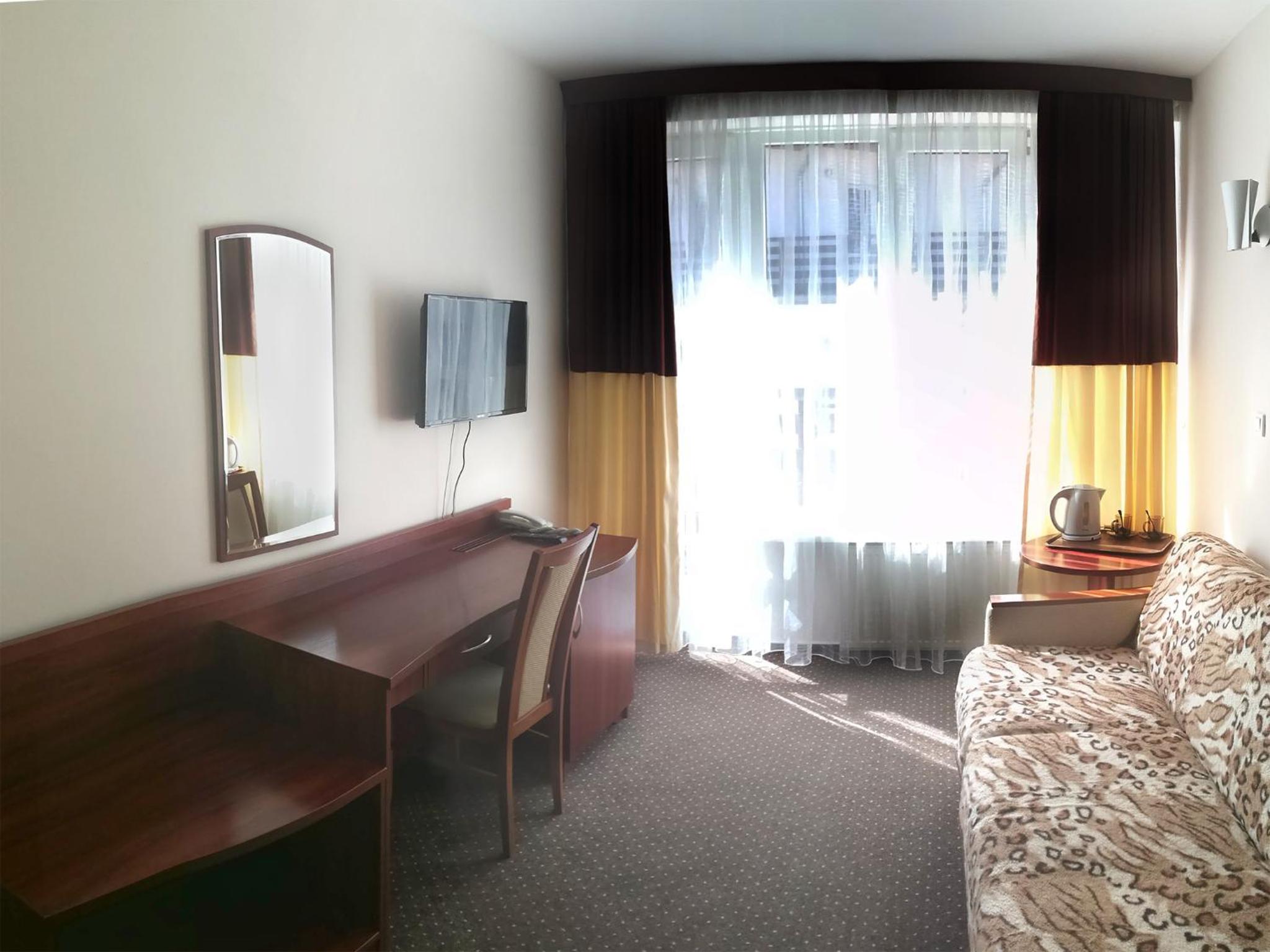 Double Room with Balcony - Photo 7