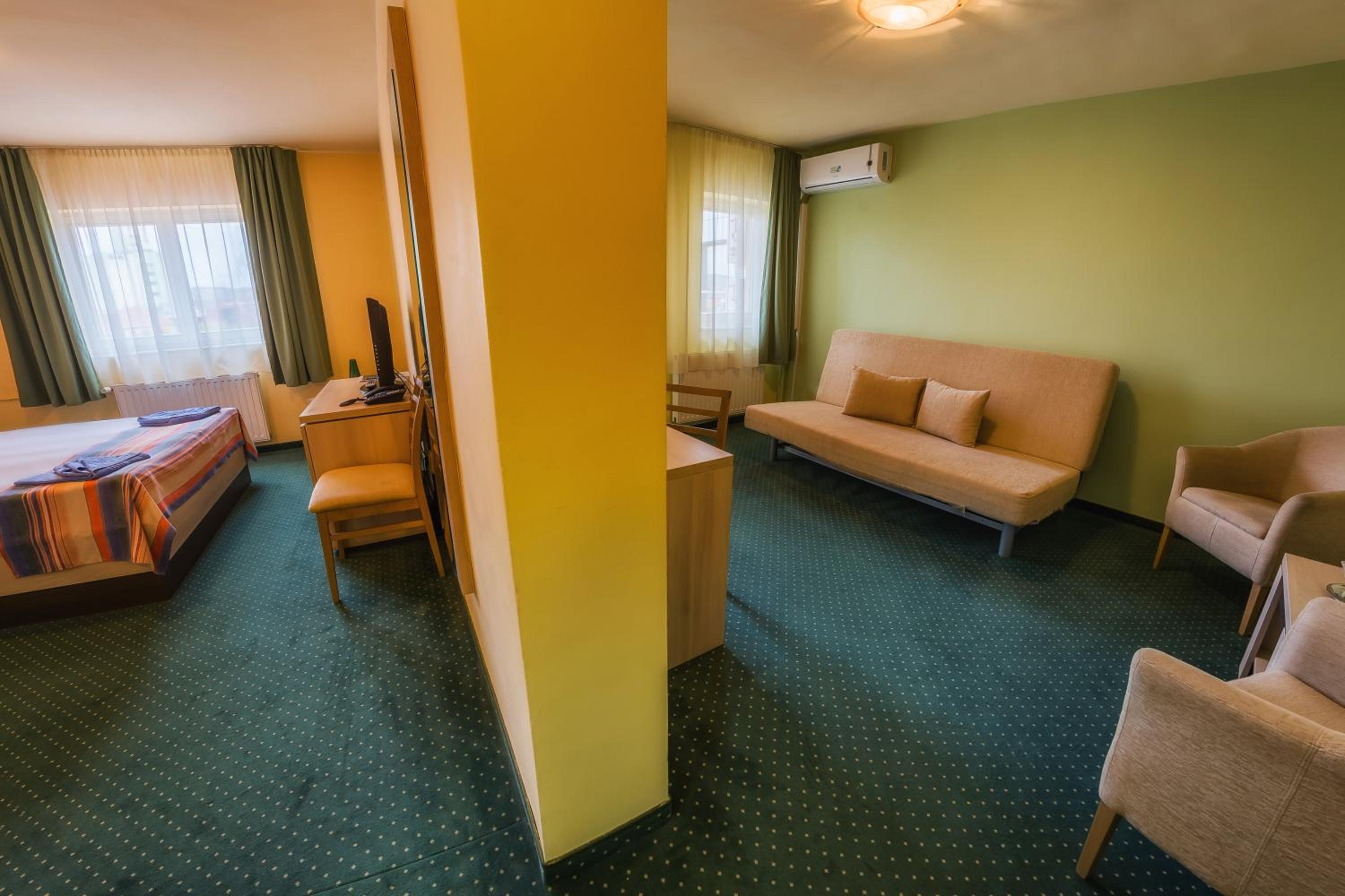 Economy Suite 3*** photo 1