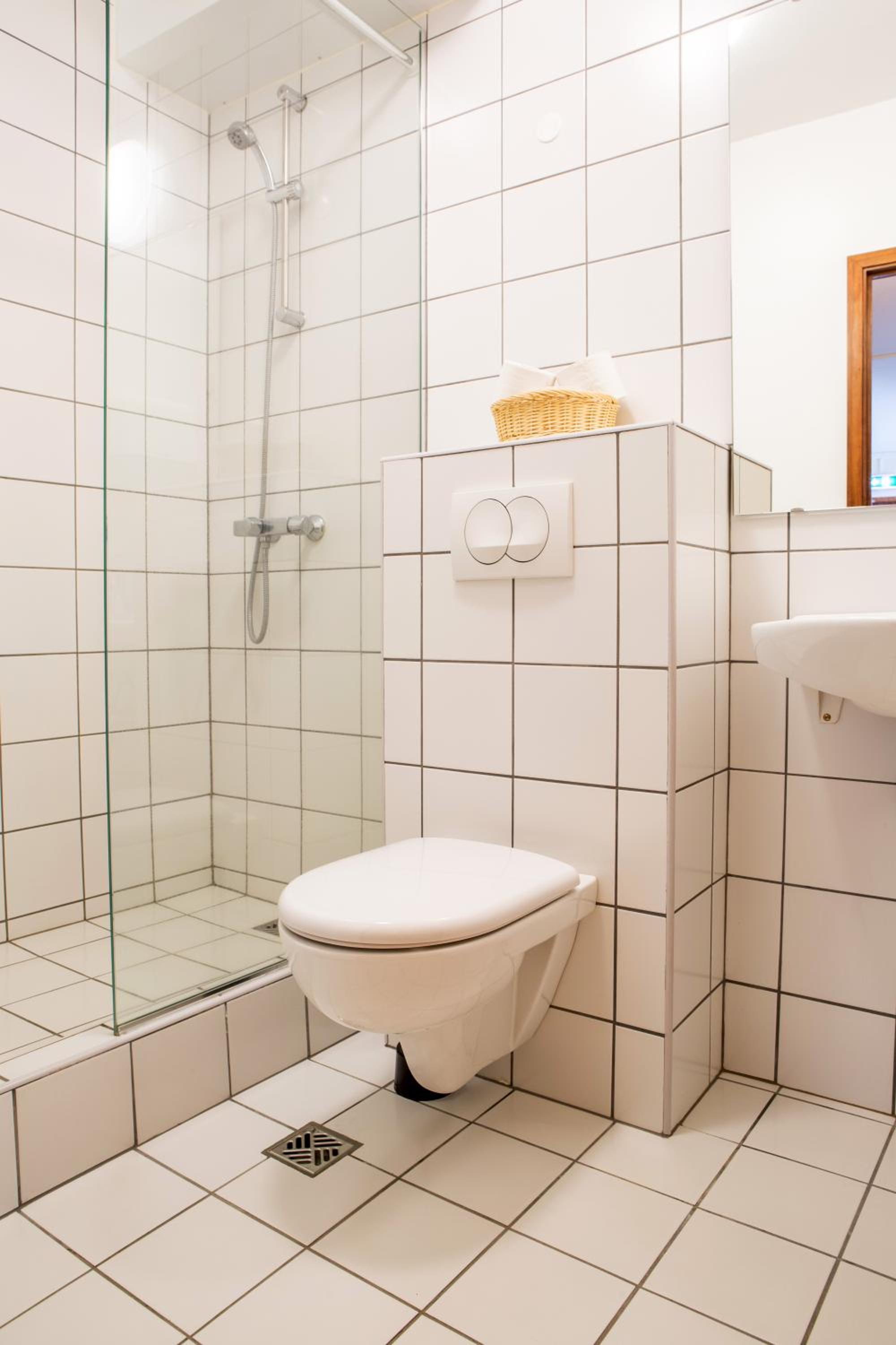 Basic Double Room with Shared Bathroom photo 2