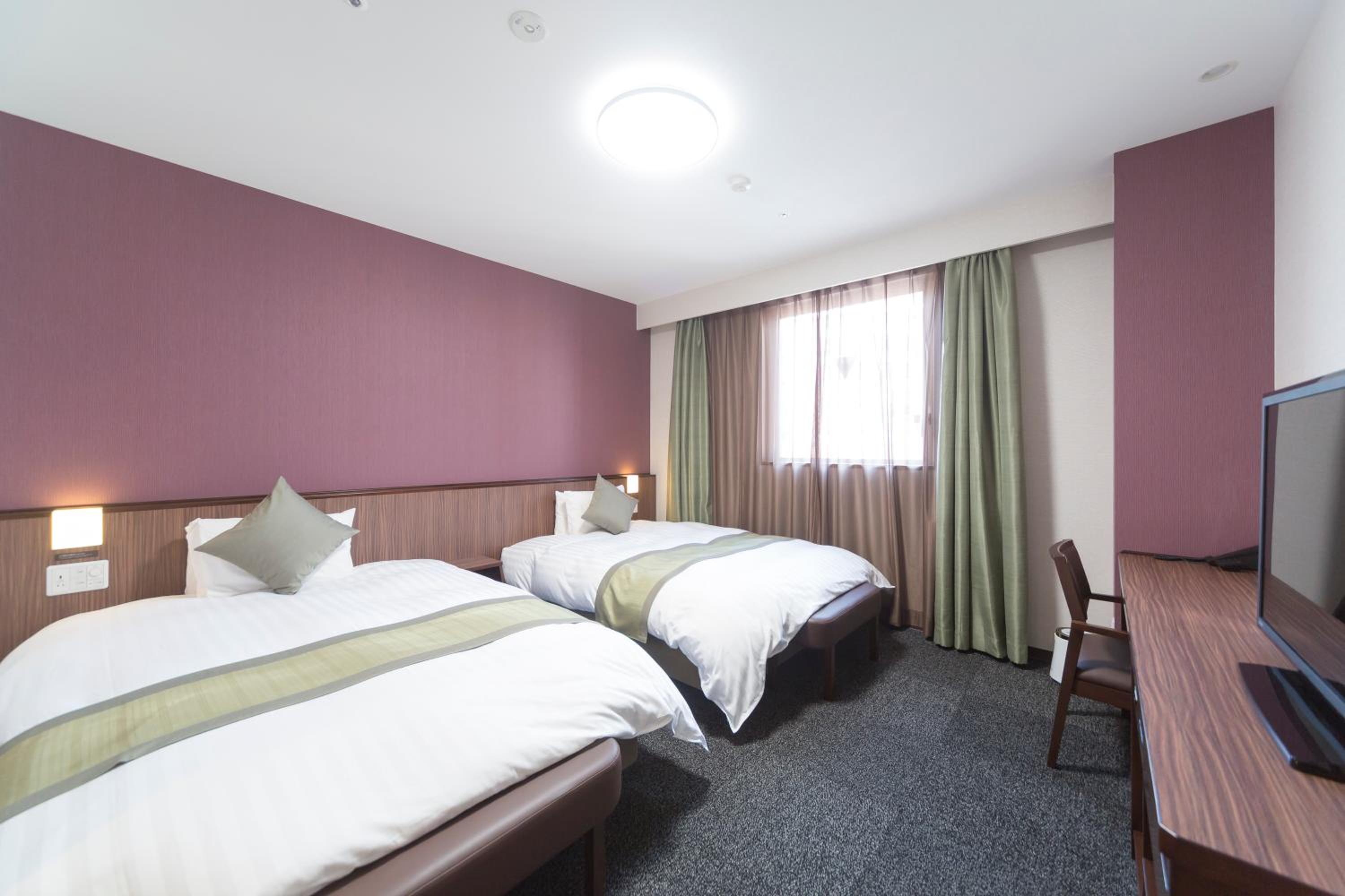 Non-Smoking Twin Room, check-in from 15:00 / check-out until 13:00 (22-hour stay)