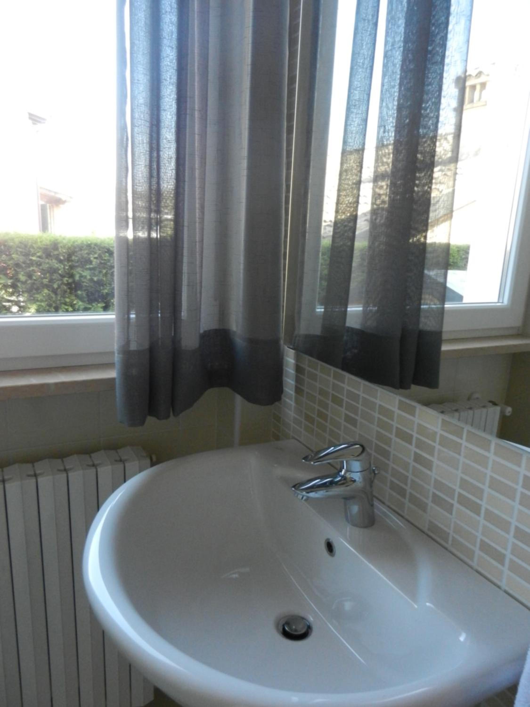 Apartment with Lake View - Photo 7