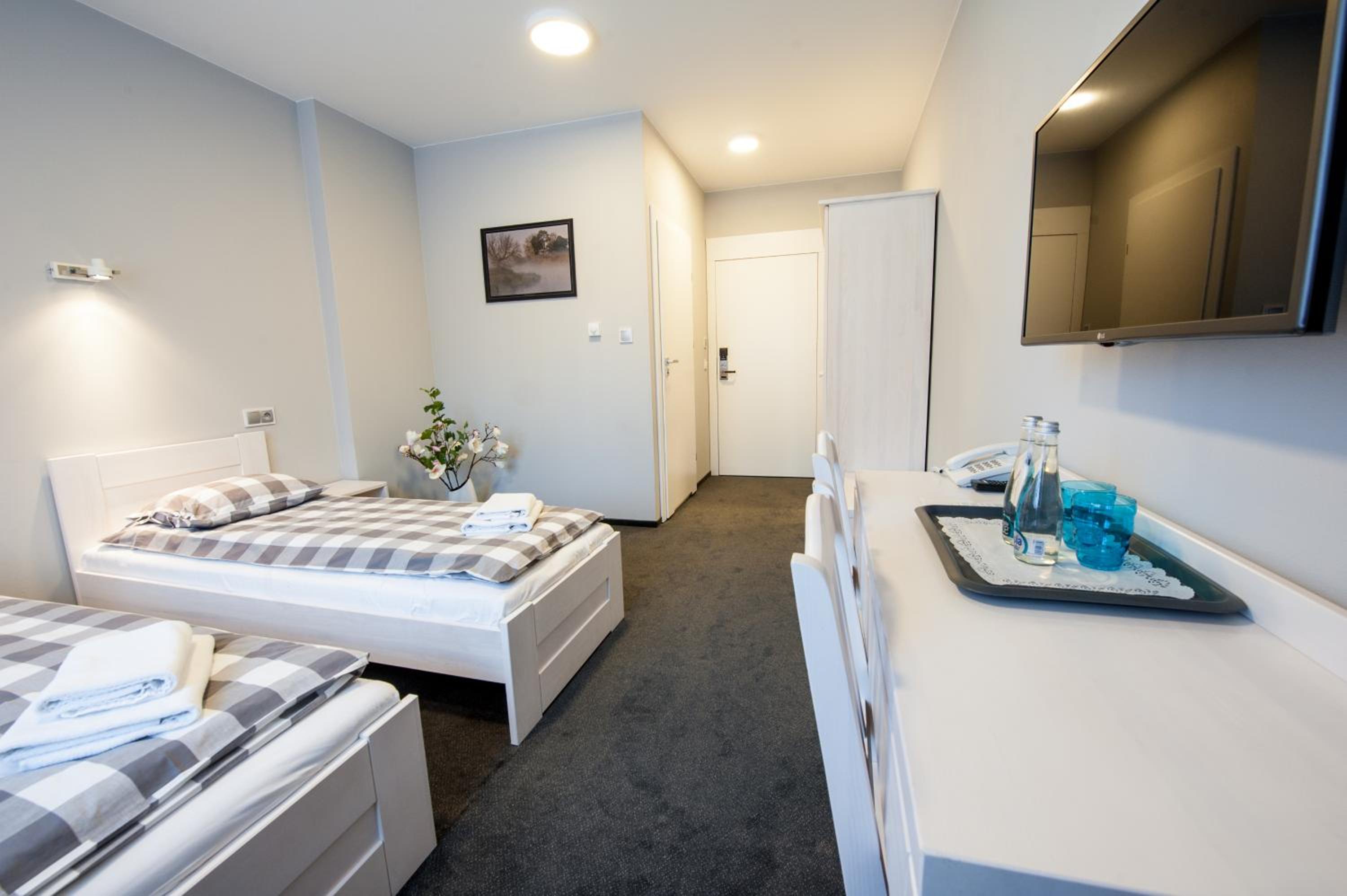 Deluxe Double Room with Balcony - Photo 3