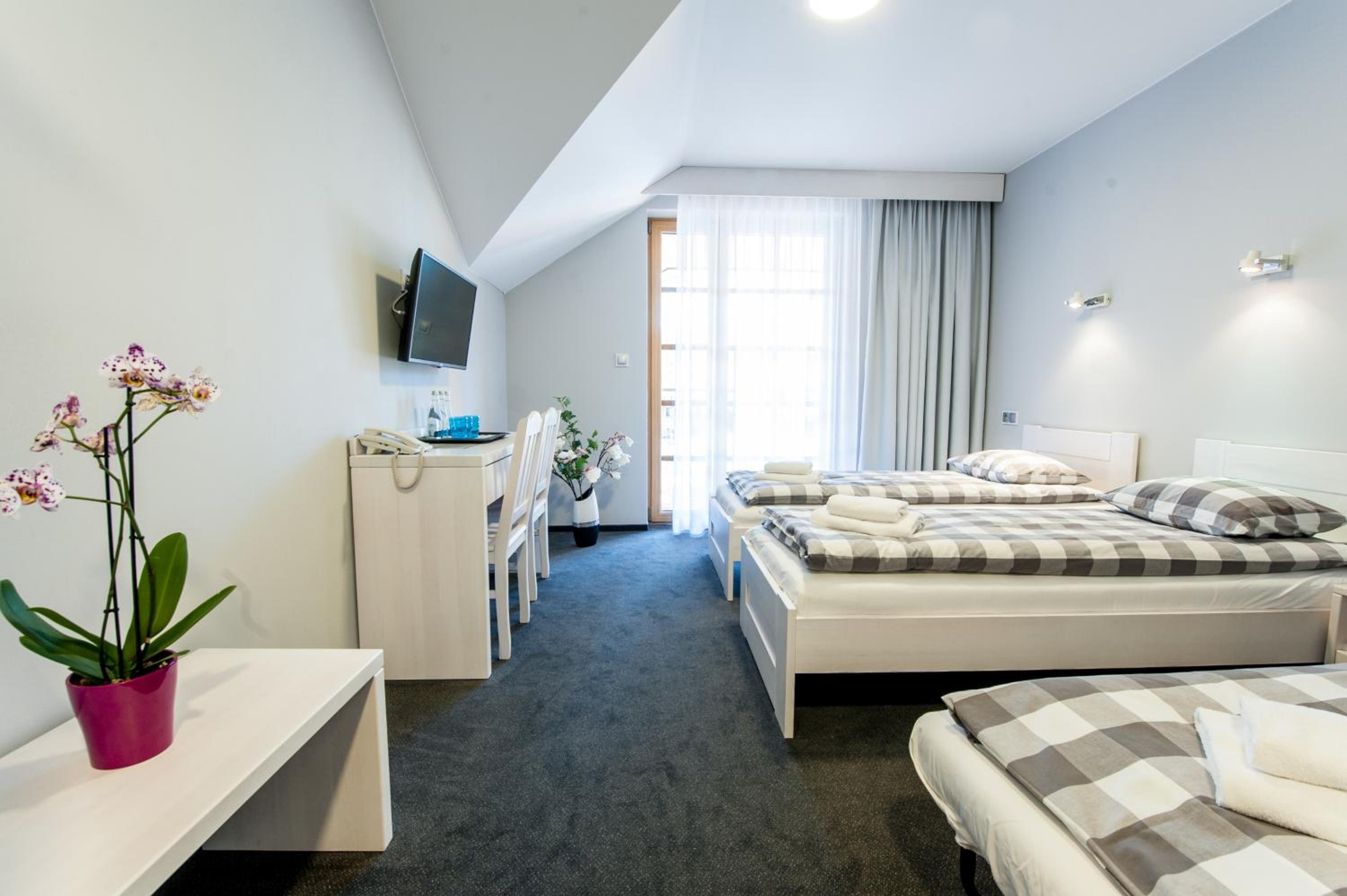 Standard Triple Room - Photo 1
