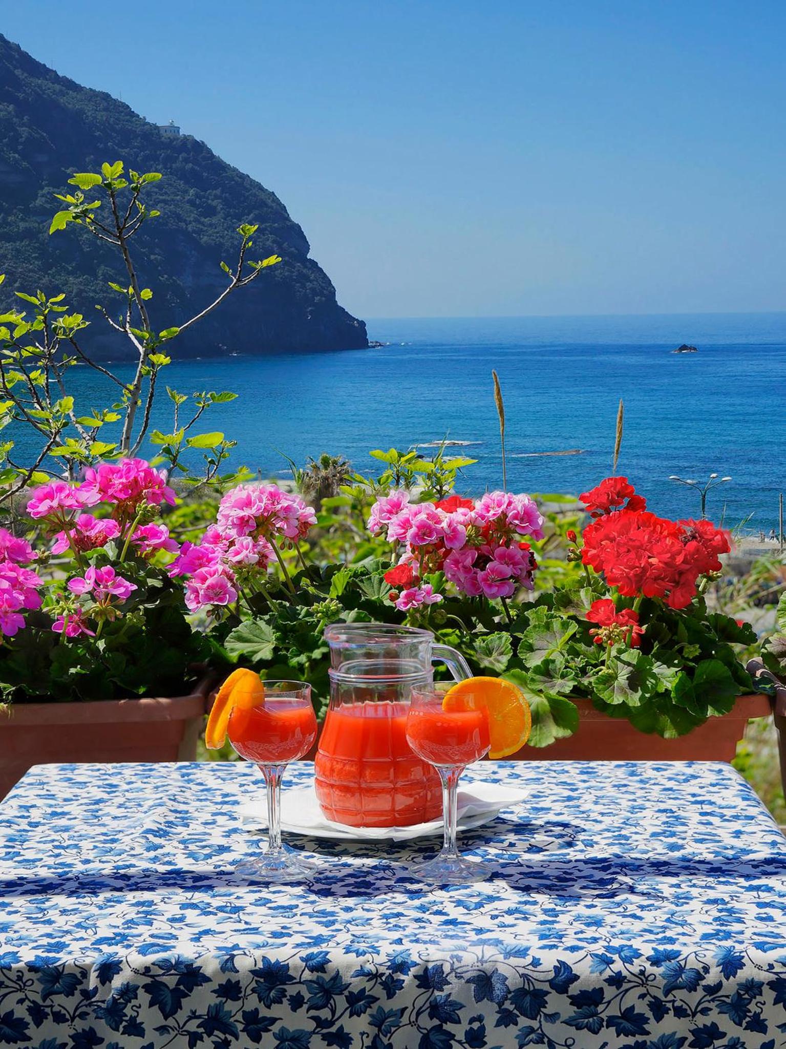 Double Room with Balcony and Sea View - Photo 7