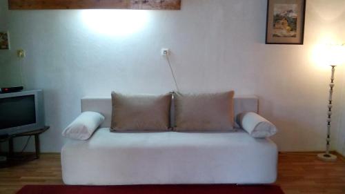 Economy Triple Room photo 1