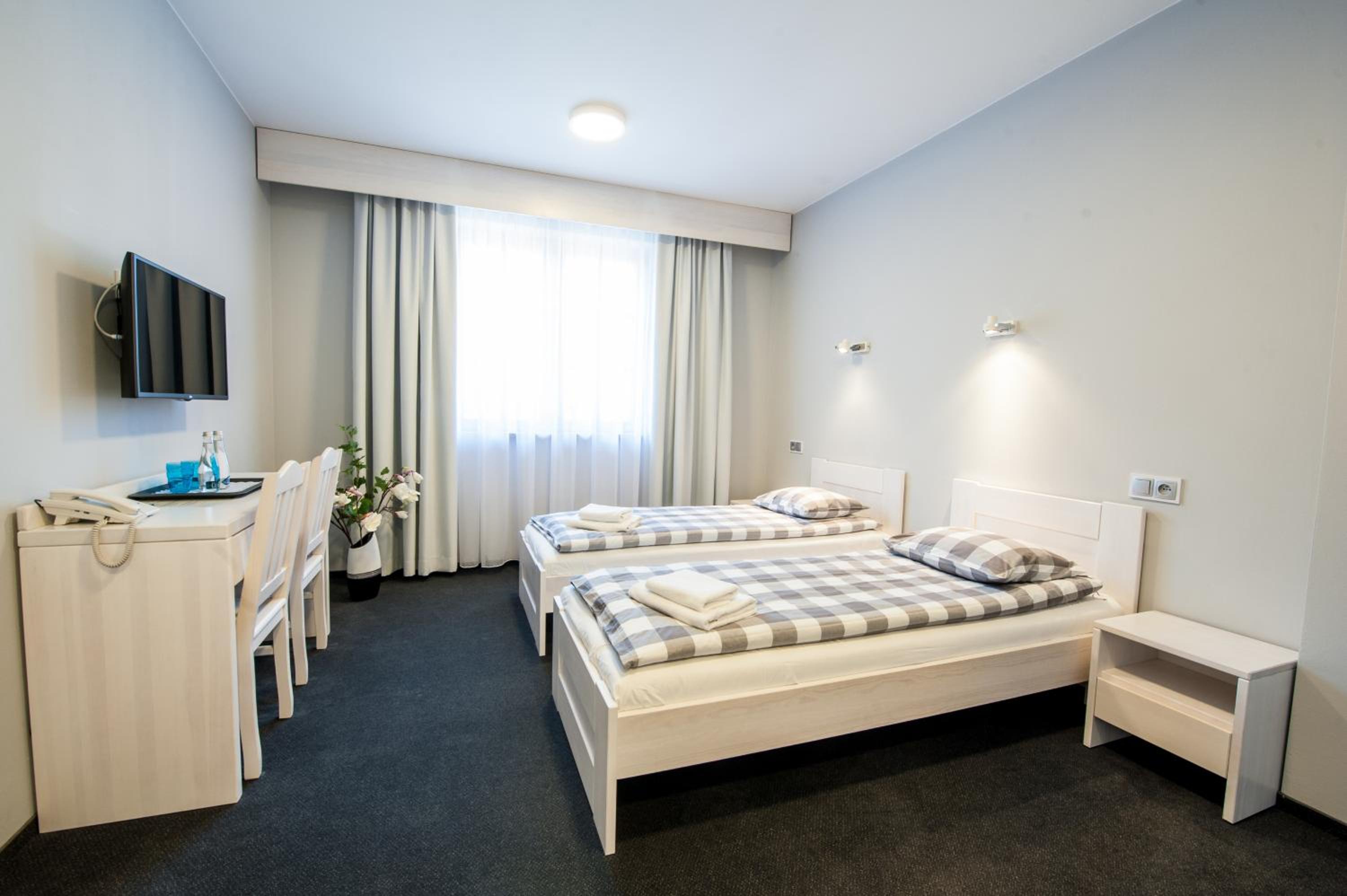 Standard  Double Room - Photo 4