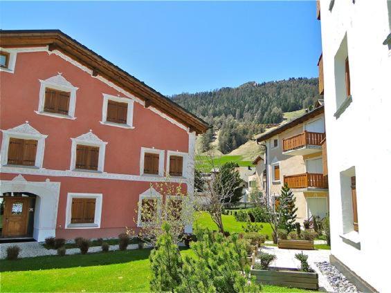 Apartment with Mountain View photo 2