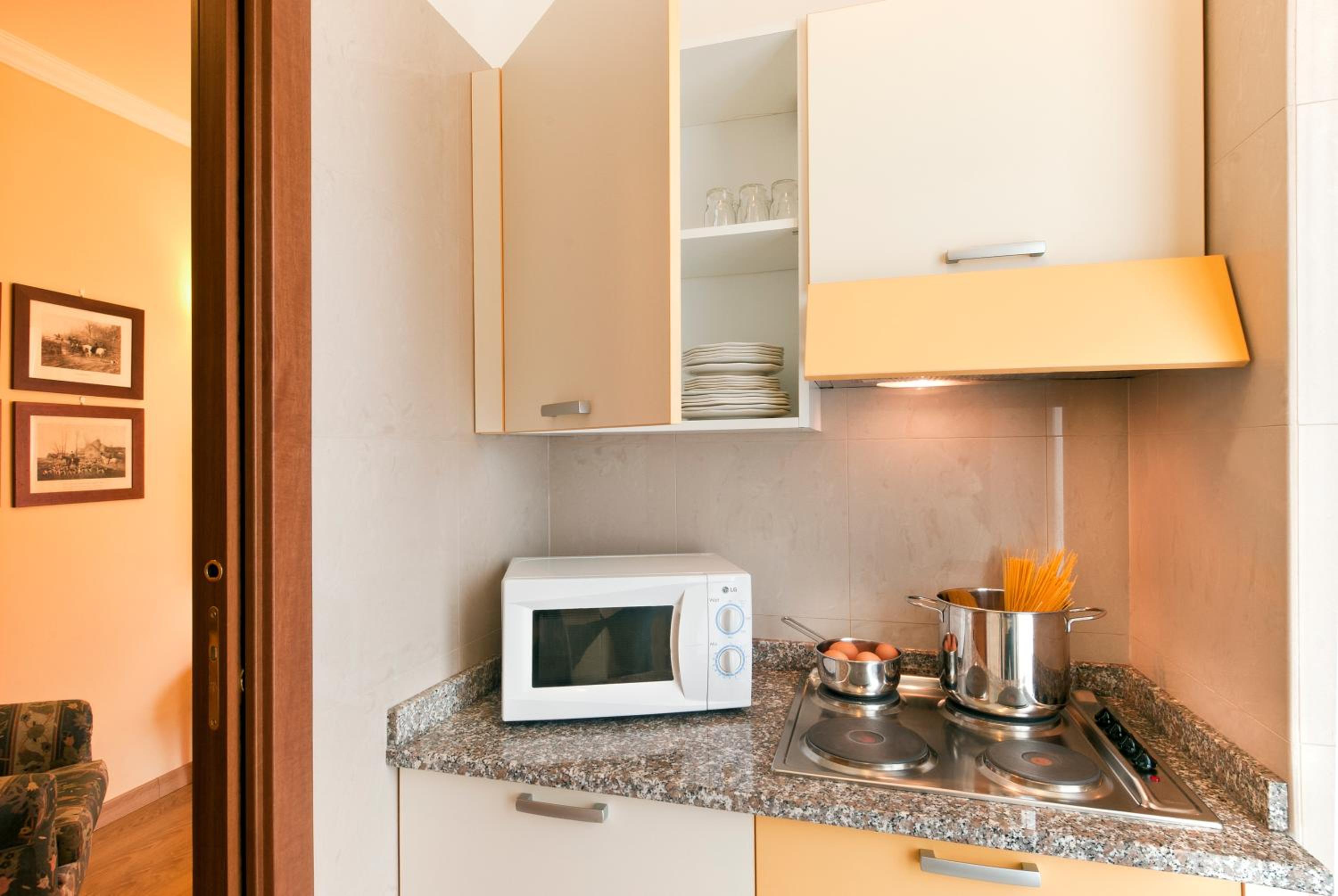 One-Bedroom Apartment with Partial Lake View (4 Adults) photo 3