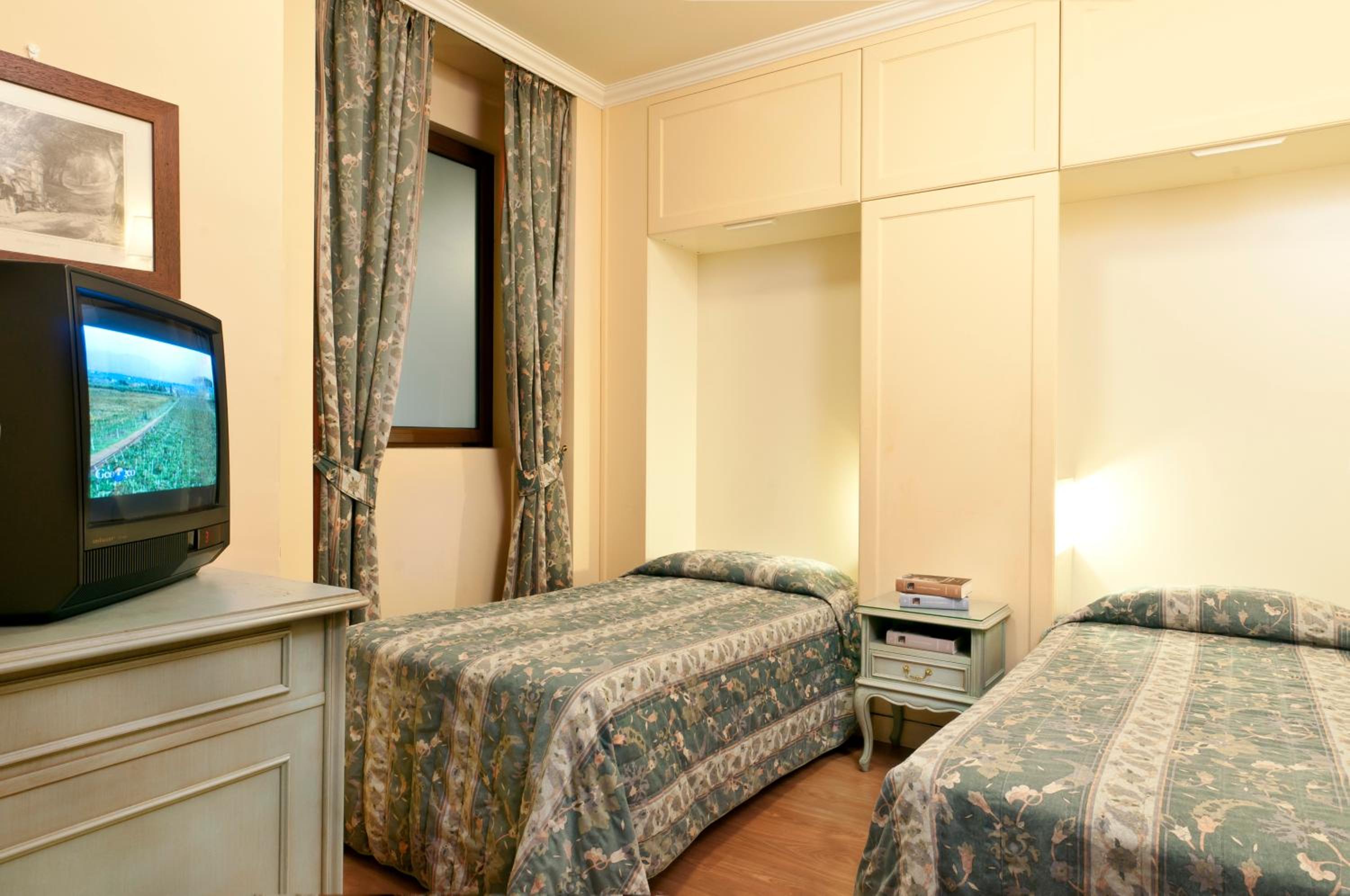 Two-Bedroom Apartment with Lake View photo 2