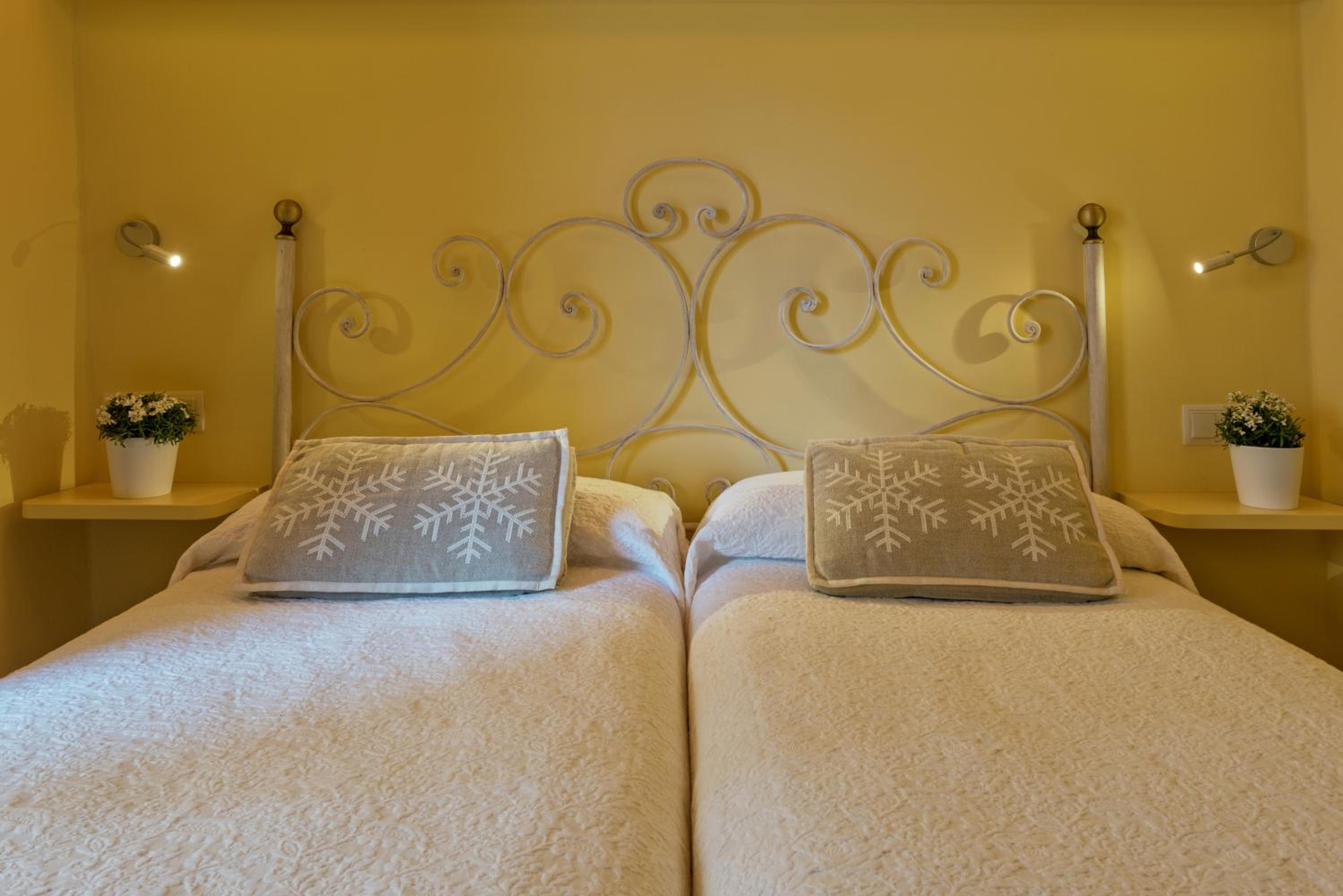 Standard Twin Room with Balcony photo 2