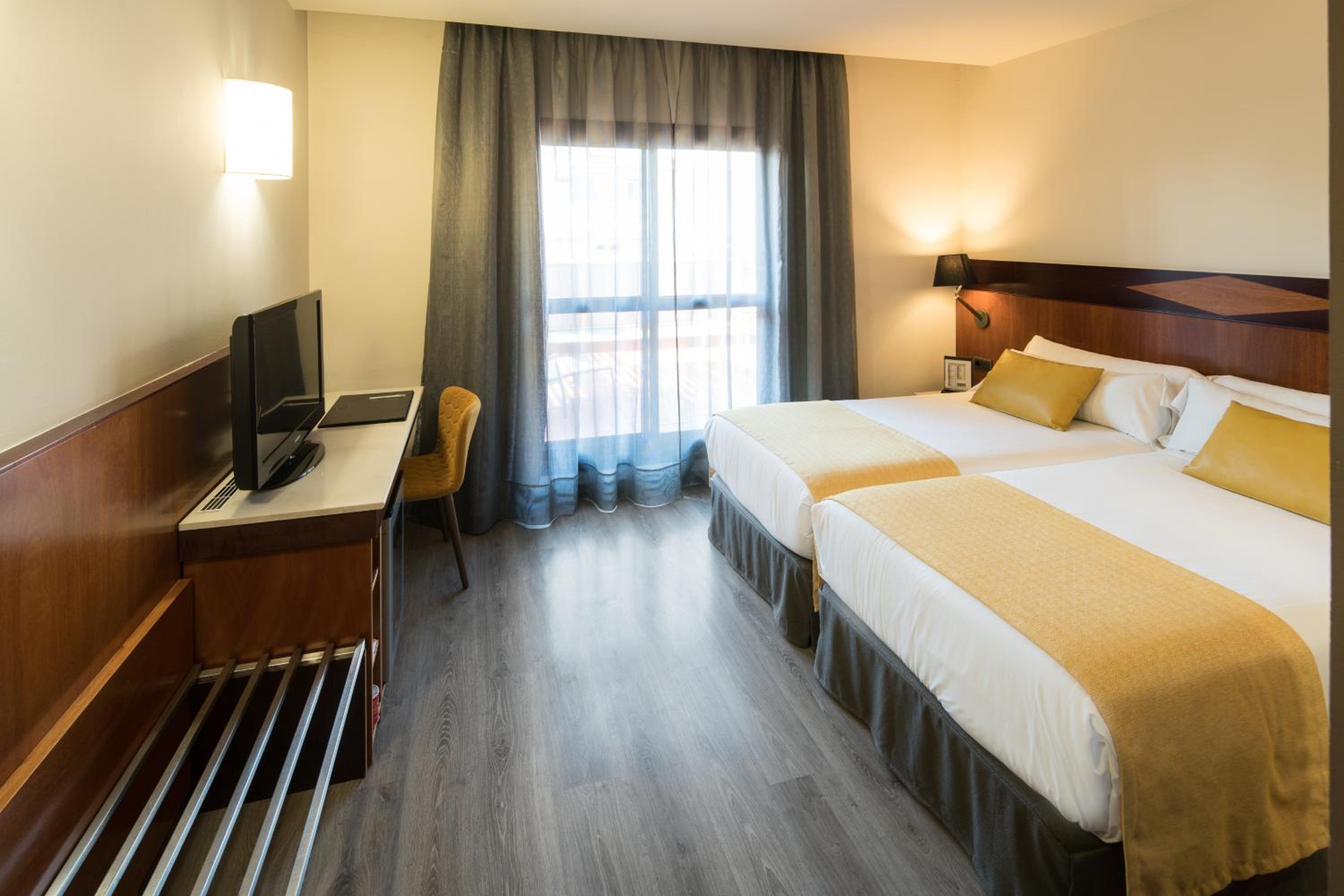 Double Room With Terrace thumbnail 5
