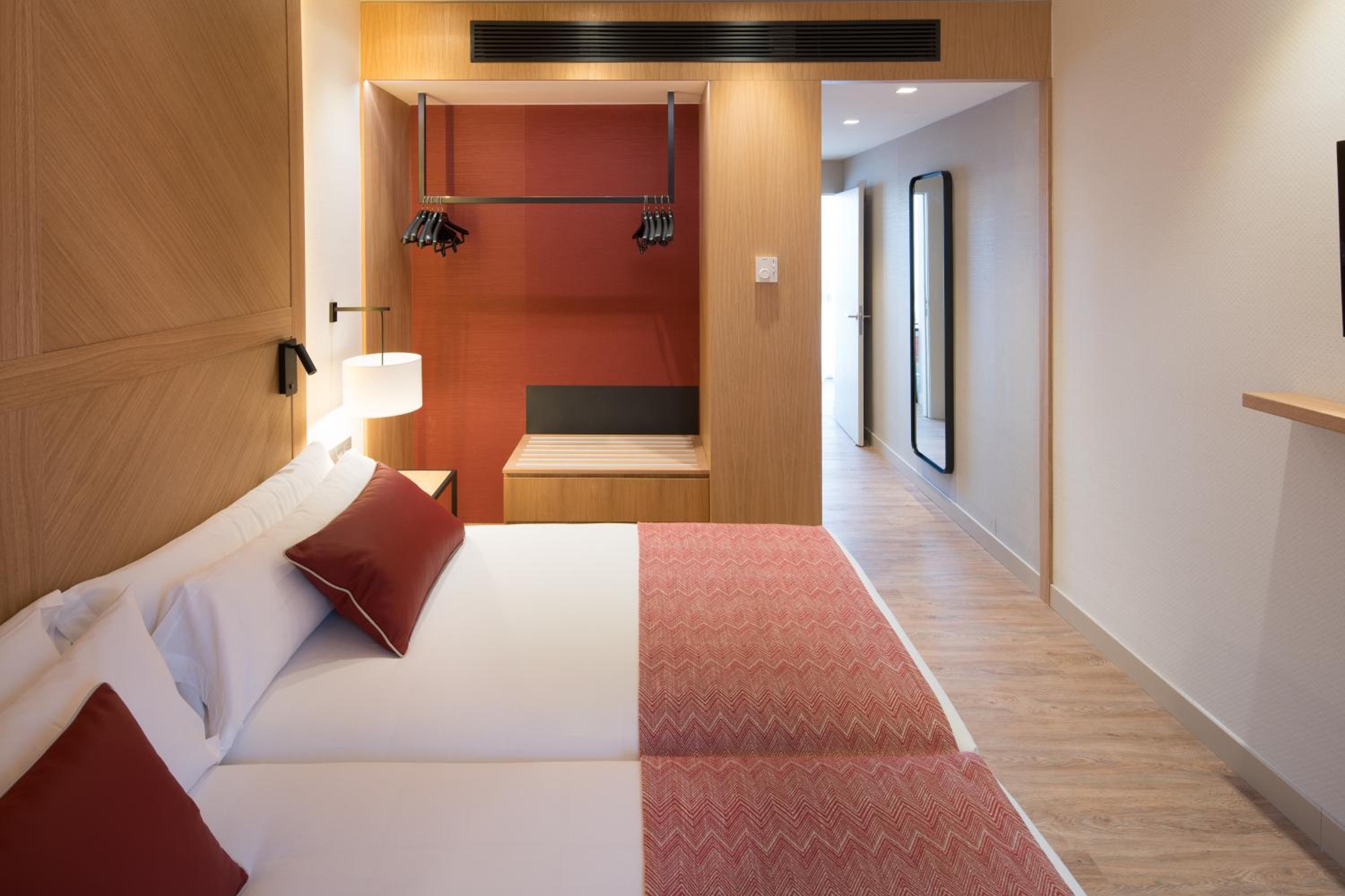 Executive Double Room thumbnail 5