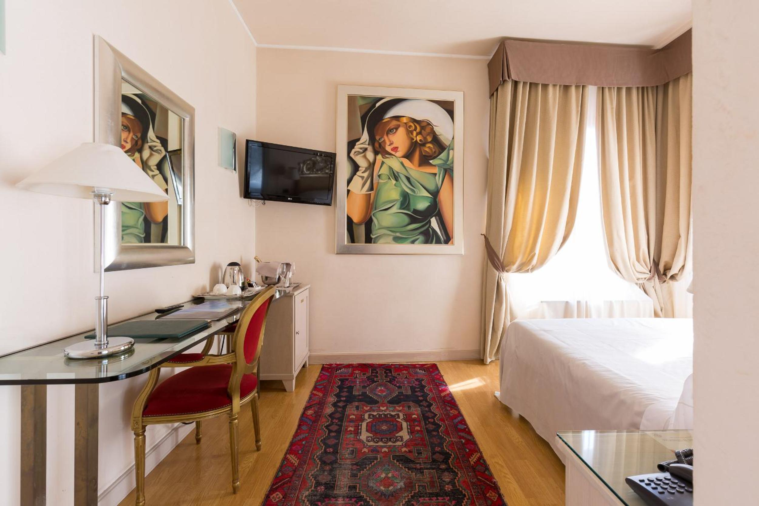 Basic Double or Twin Room thumbnail 6