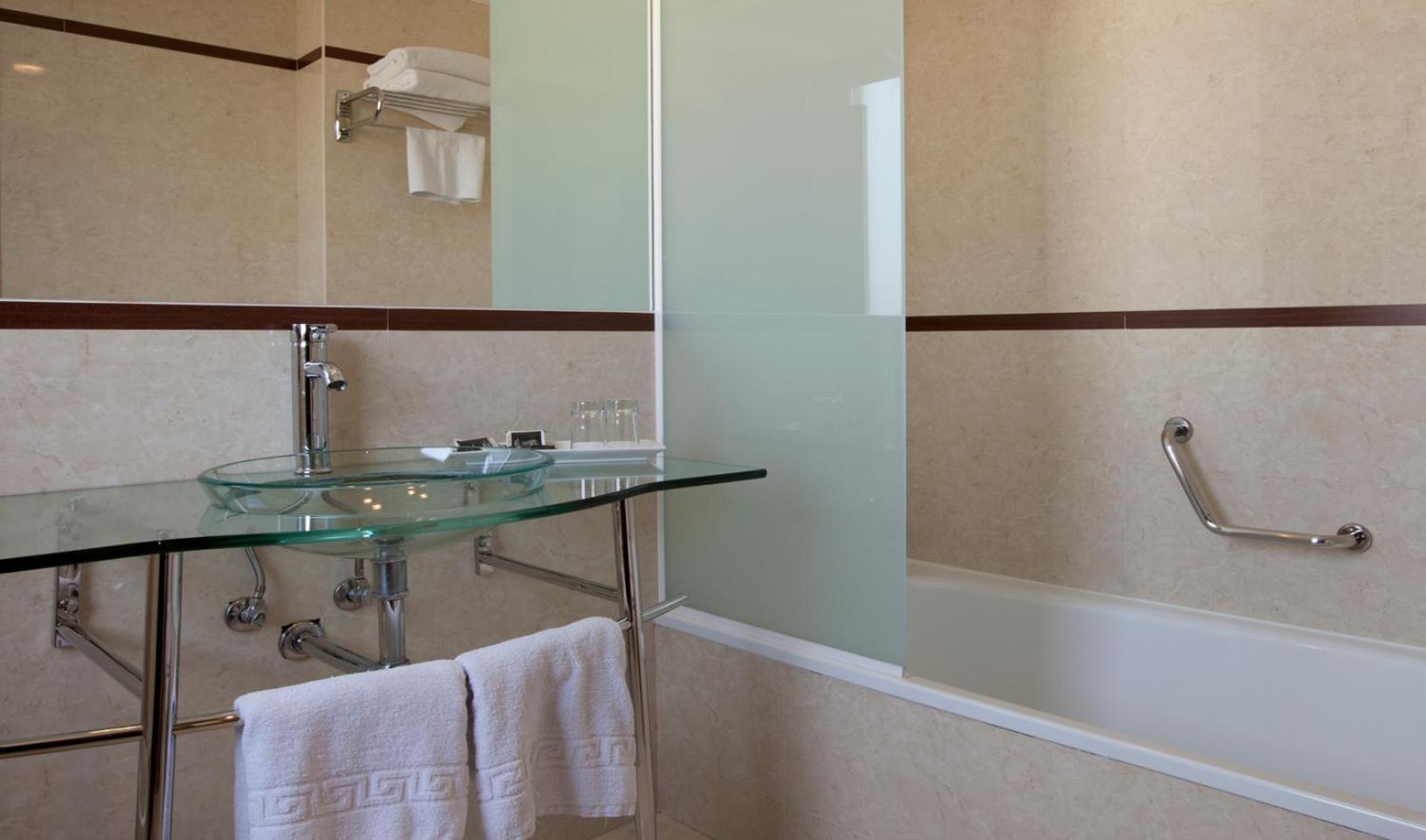 Double or Twin Room - Photo 17
