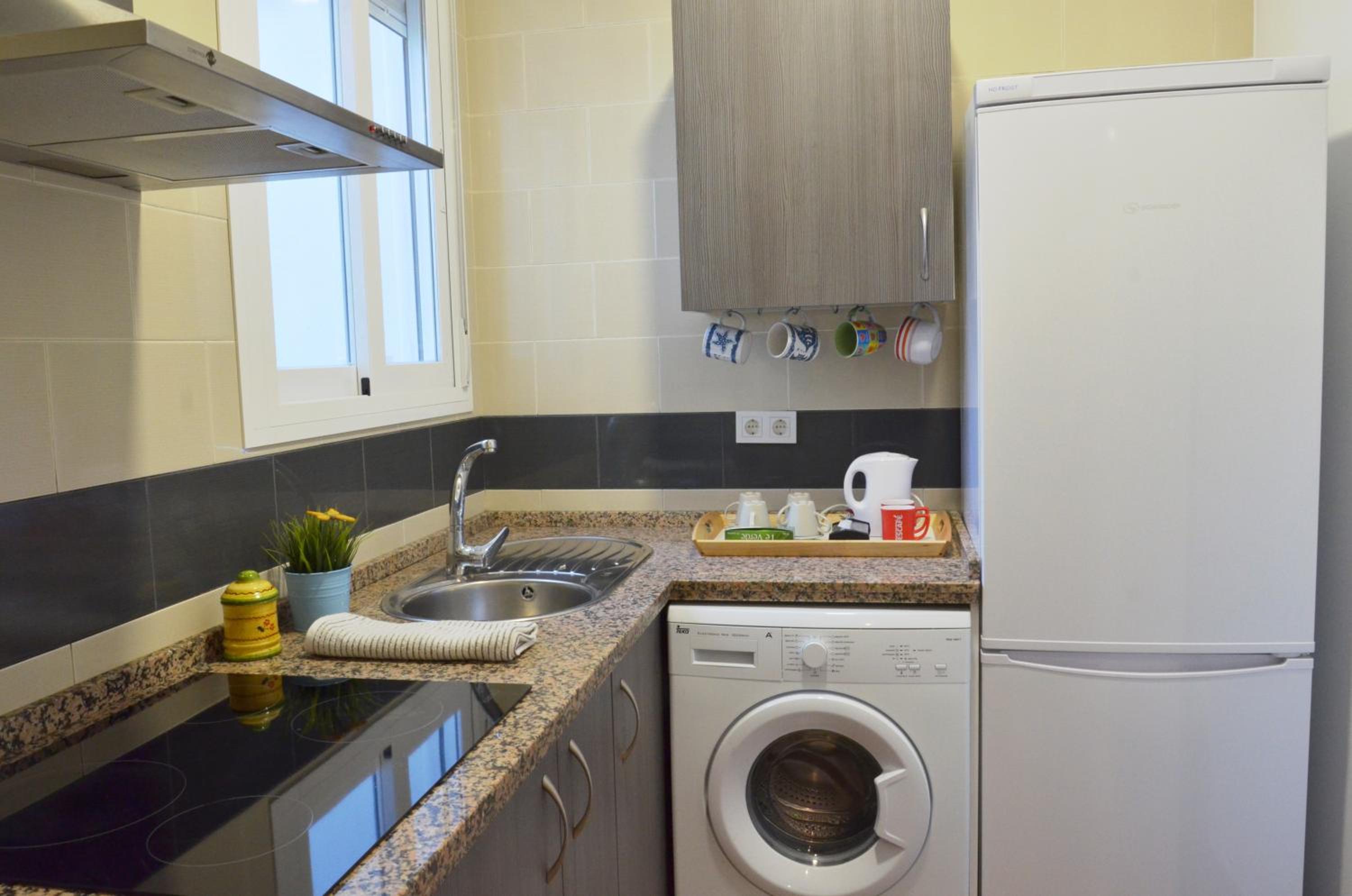 One-Bedroom Apartment - Photo 3