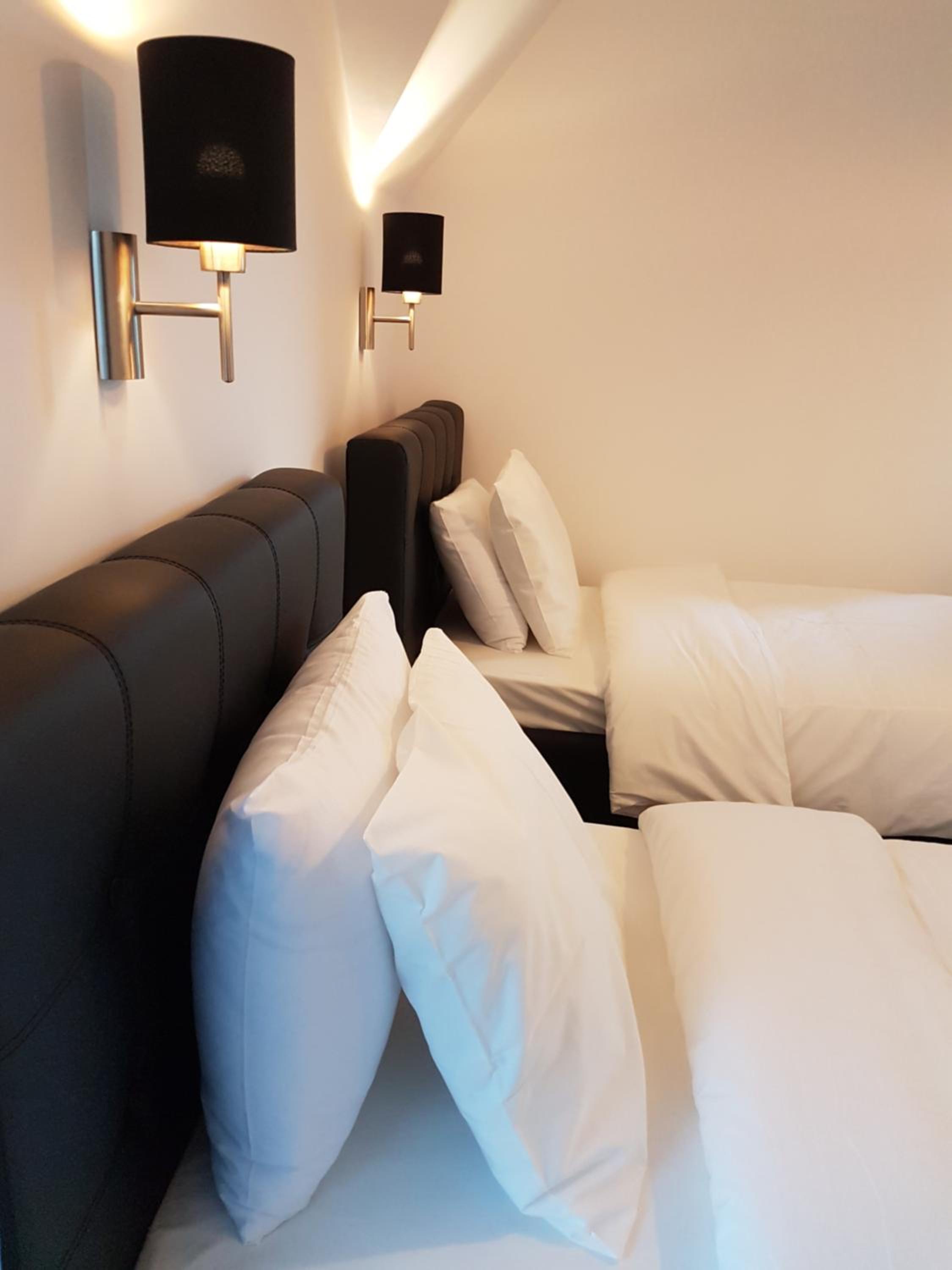 Twin Room - Photo 3