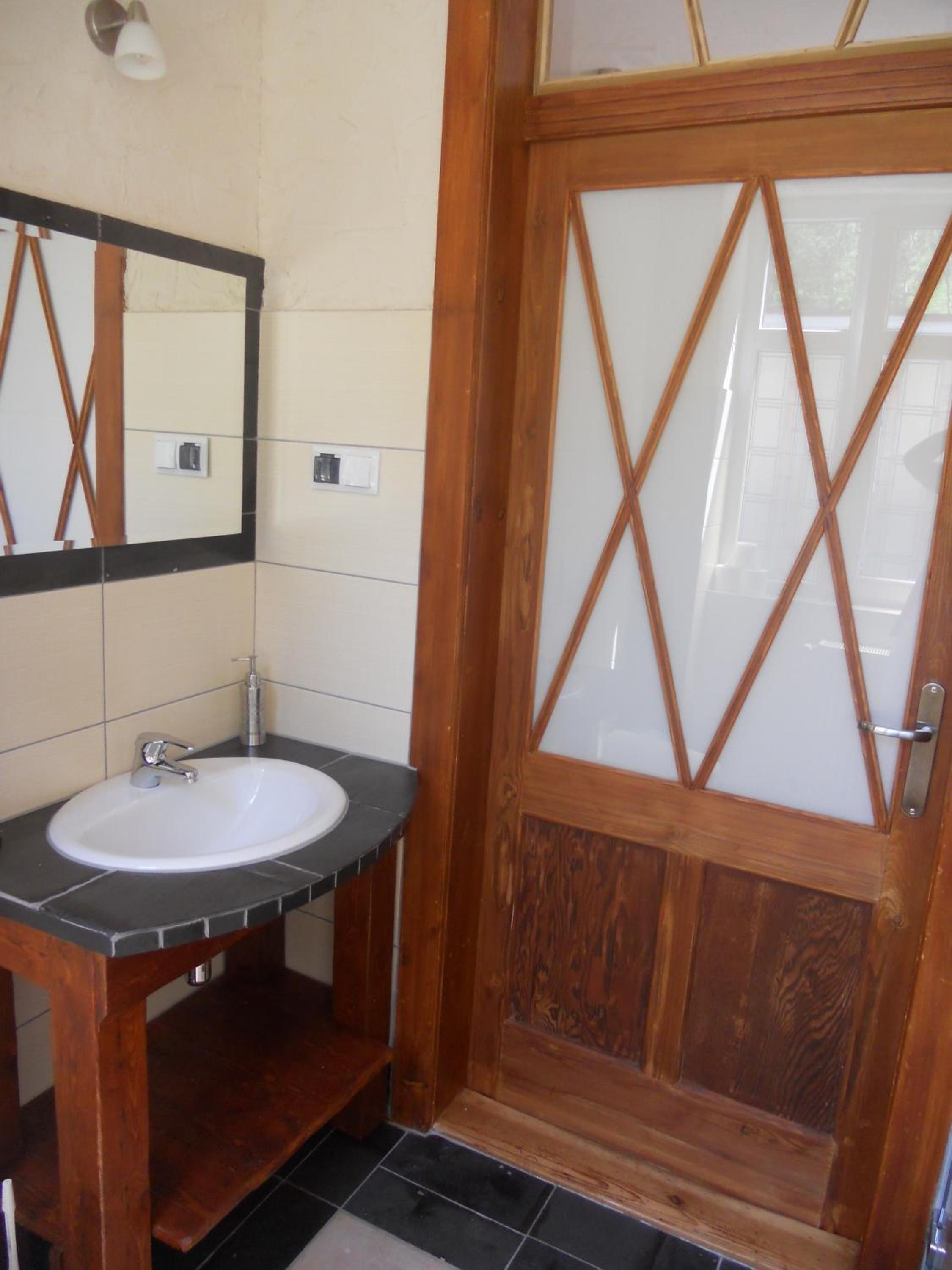 Double or Twin Room - Photo 4