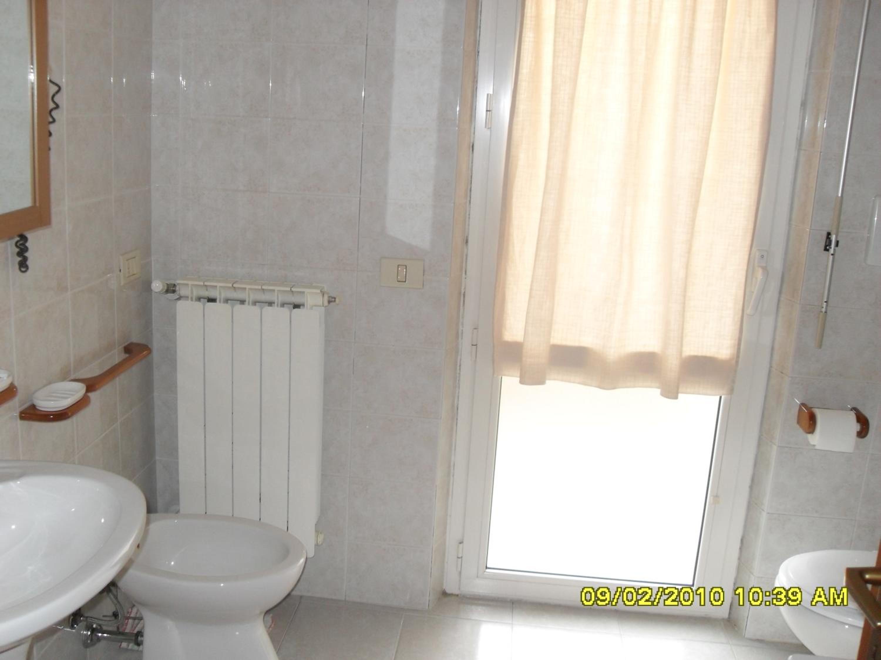 Two-Bedroom Apartment - Photo 3