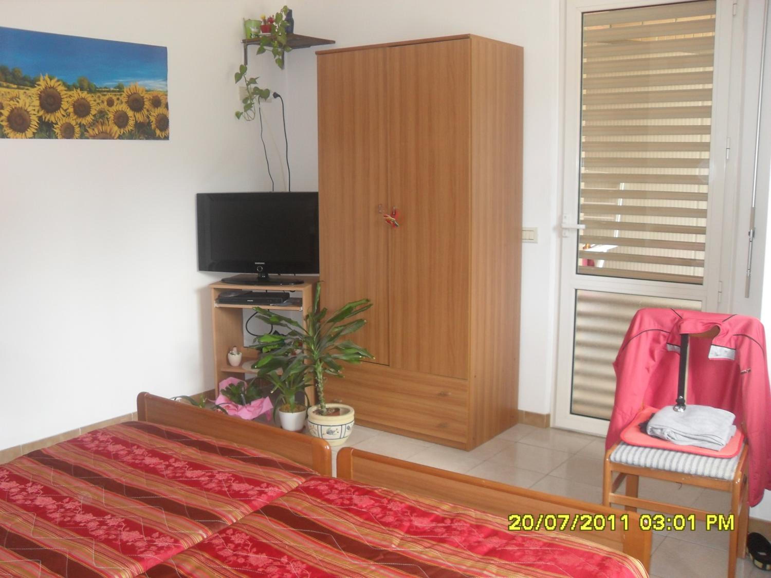 One-Bedroom Apartment - Photo 3