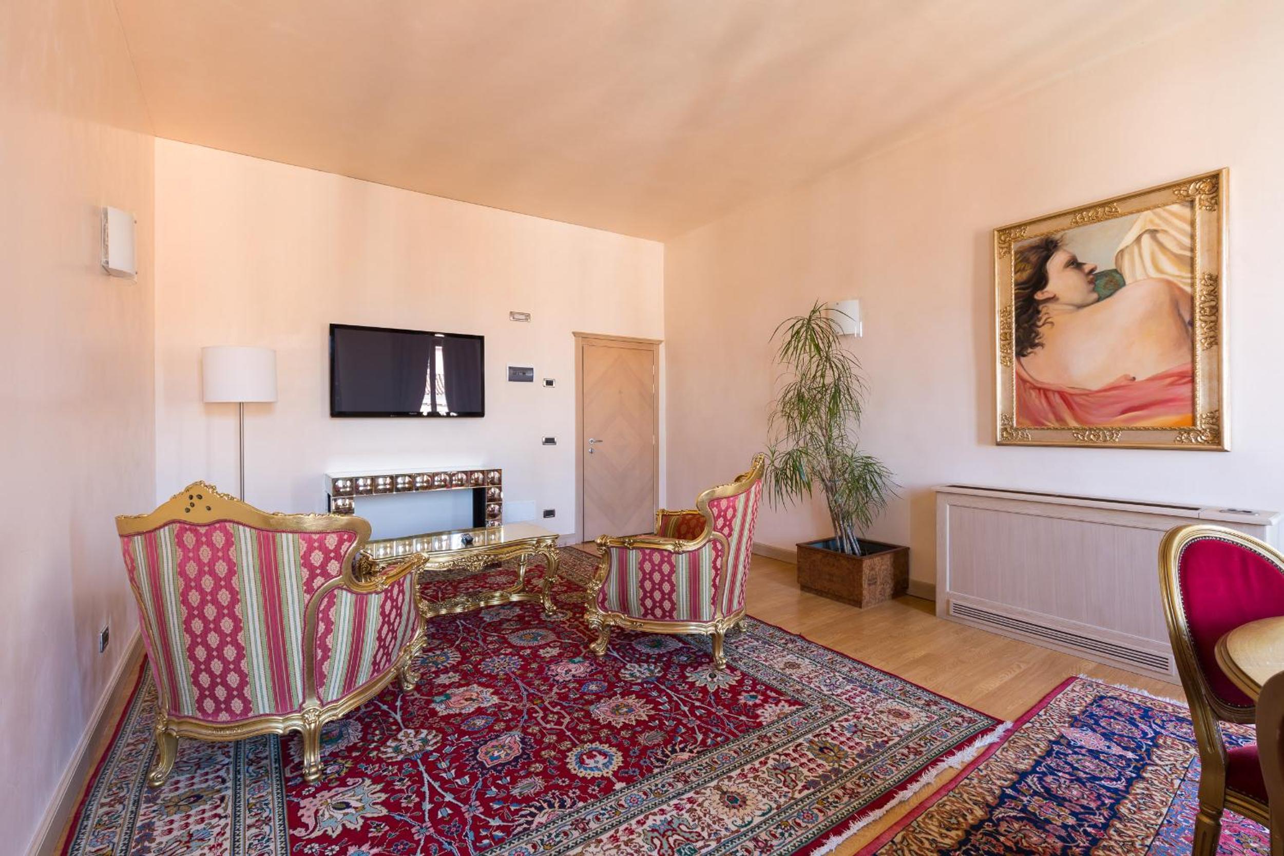 Executive Suite with Canal View (4 Adults)