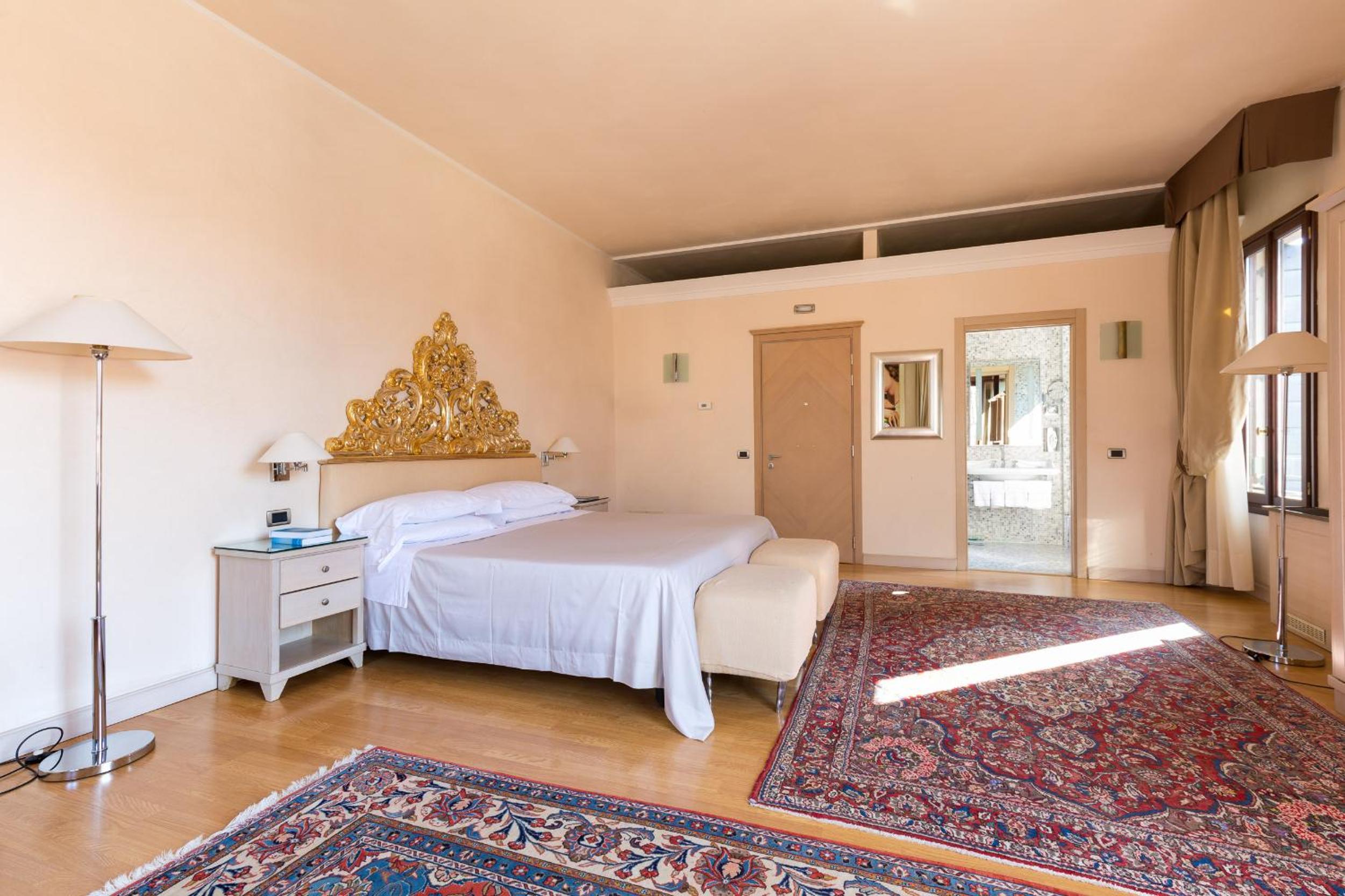 Executive Suite with Canal View (4 Adults)