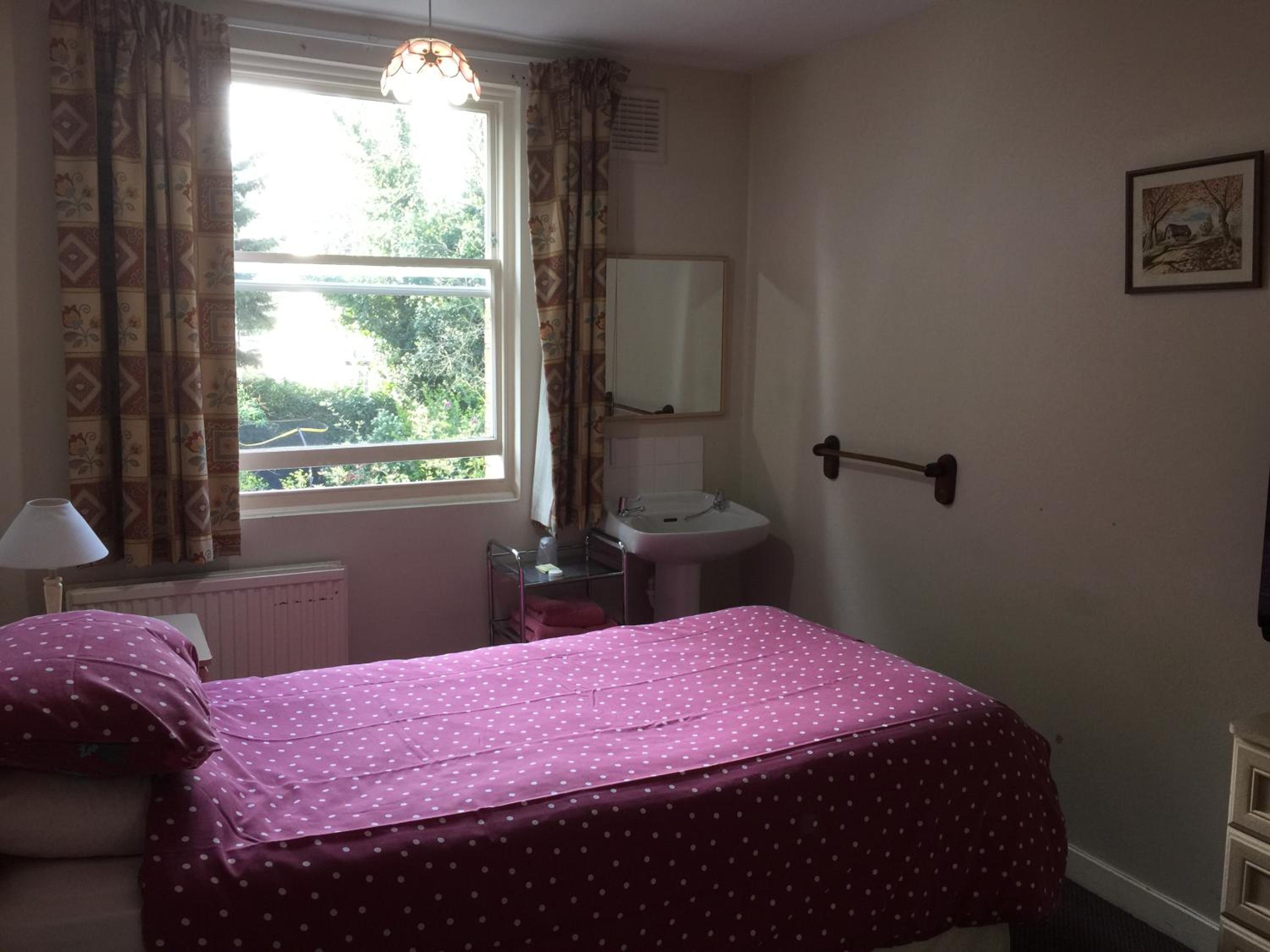 Single Room with Shared Bathroom photo 3