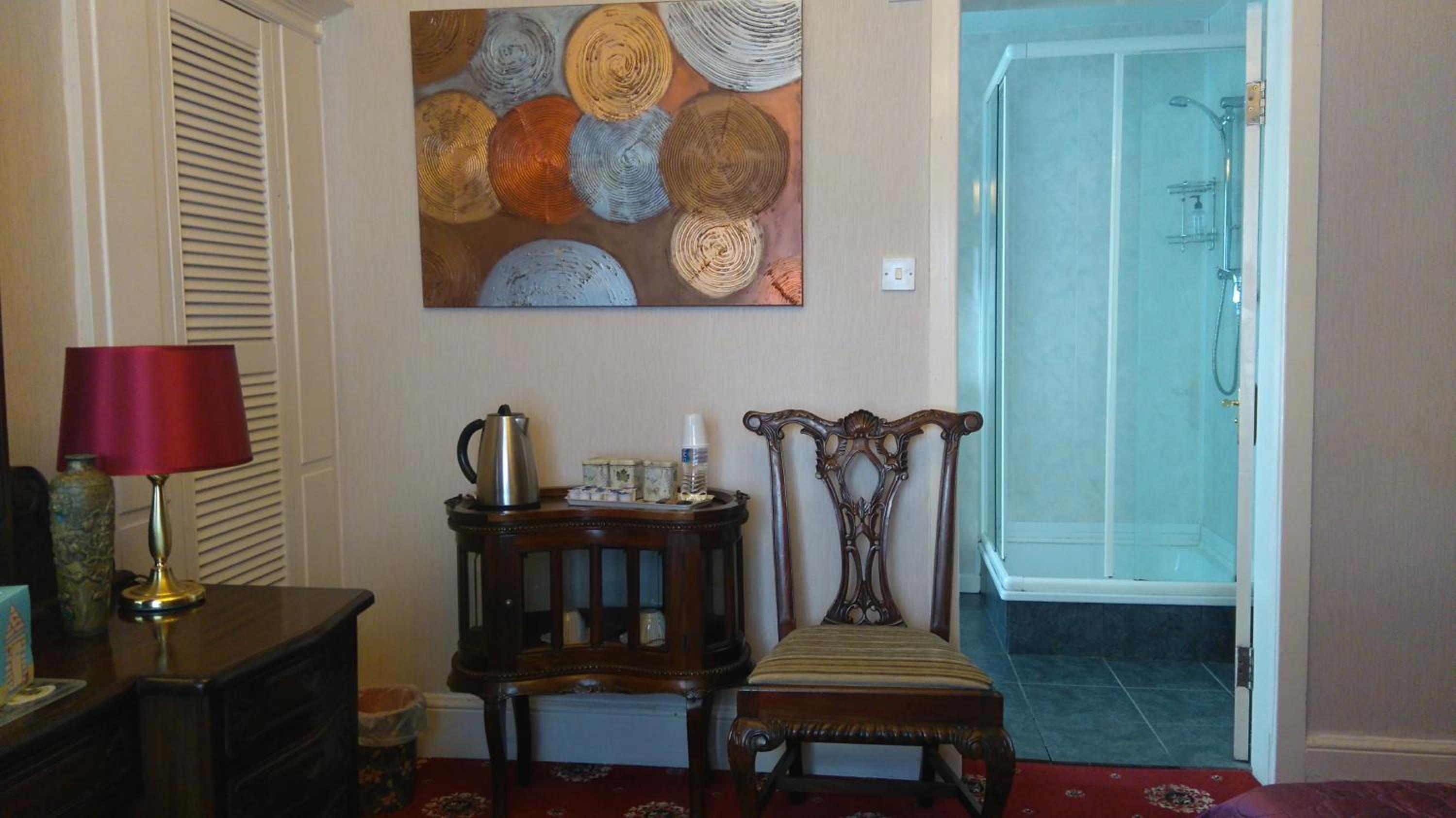 Standard King Room - Photo 10