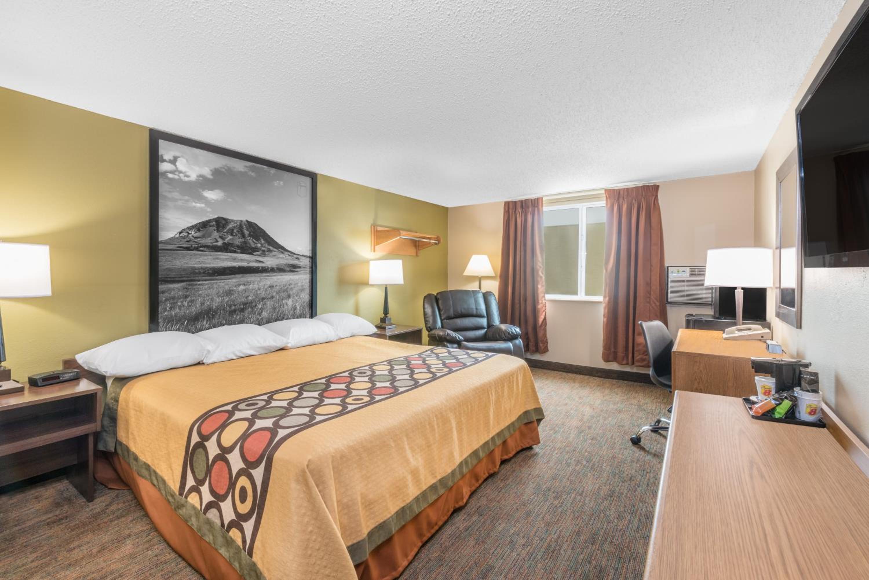 King Room - Non-Smoking - Photo 1