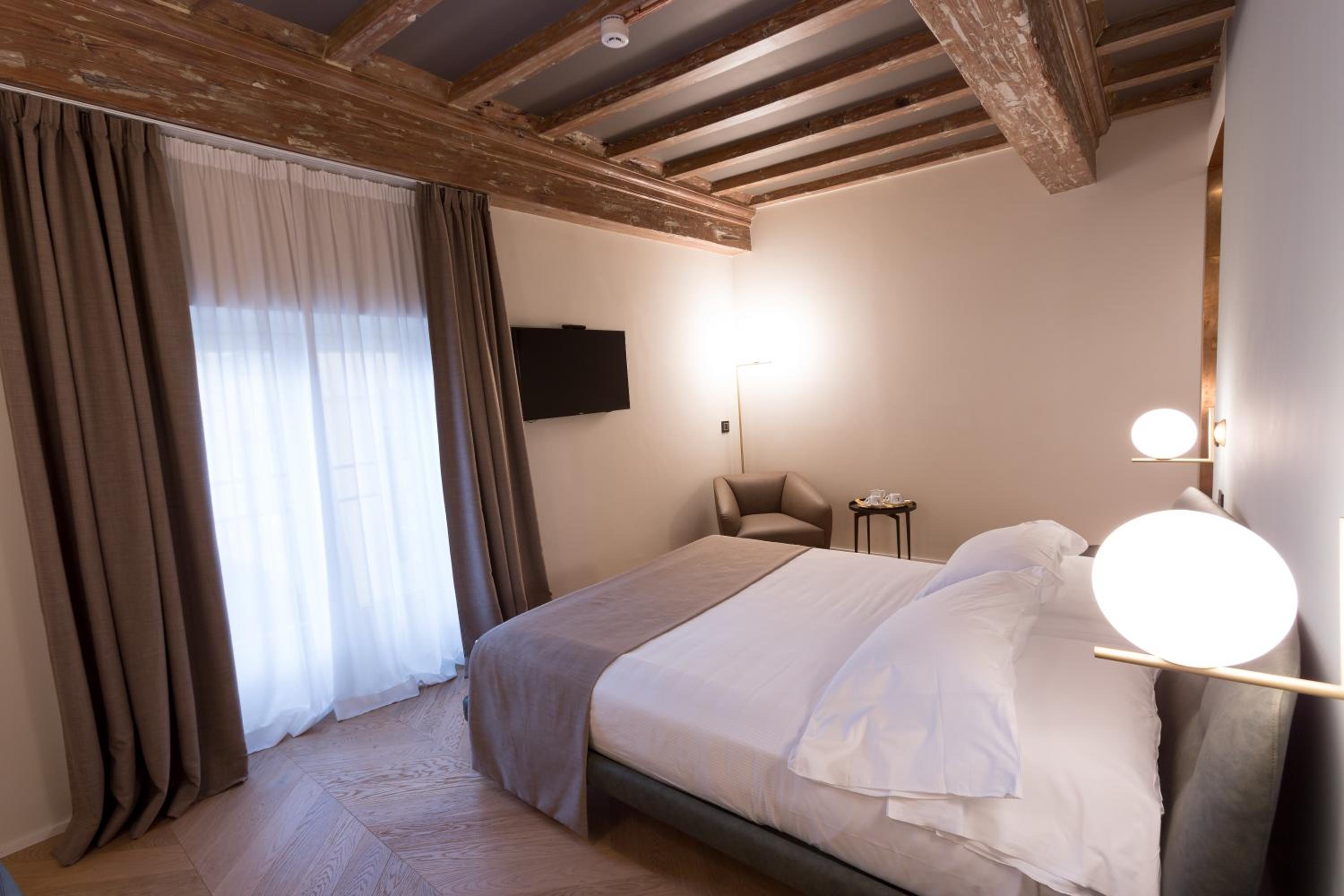 Premium Triple Room - Photo 18