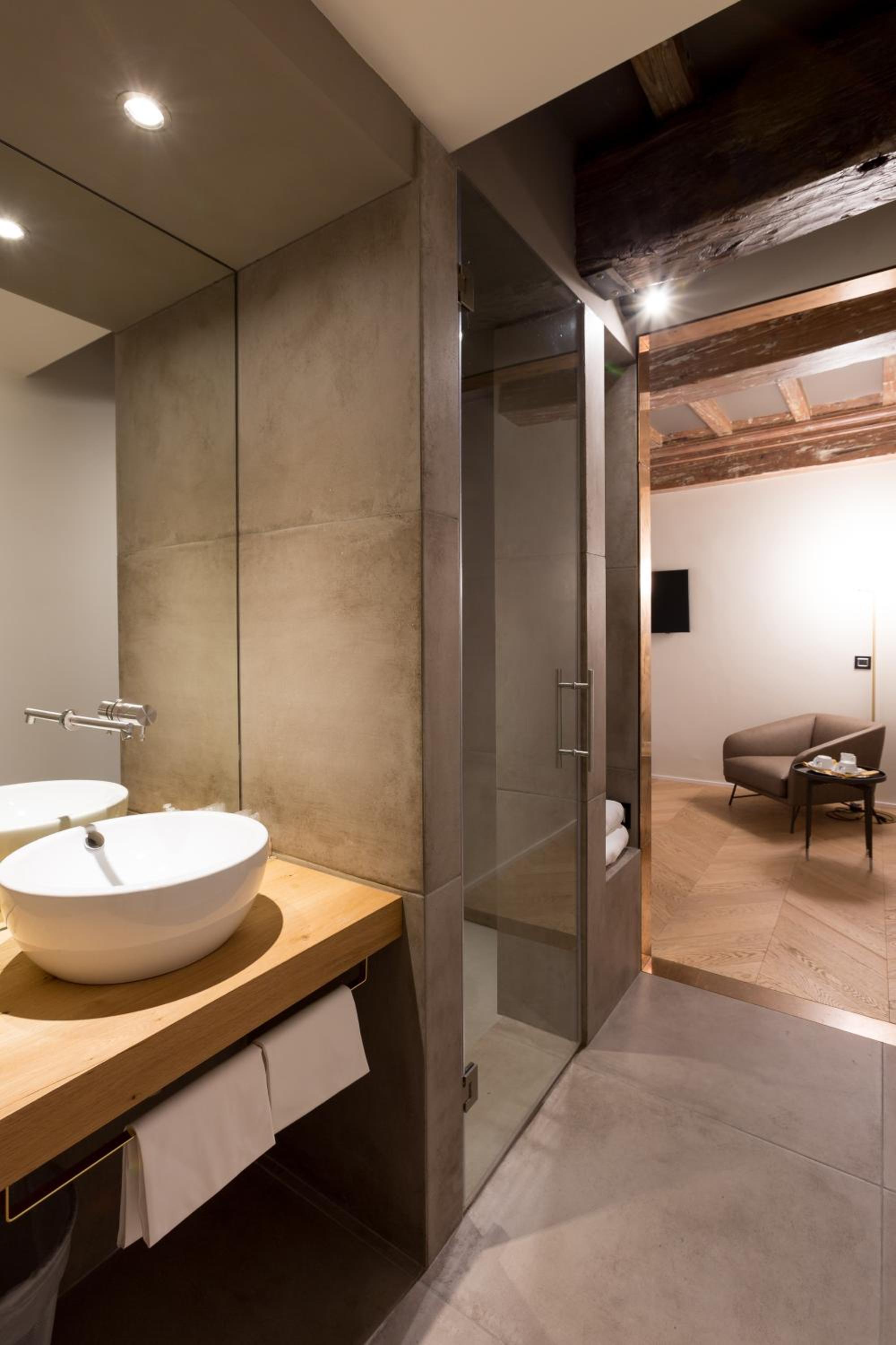 Premium Triple Room - Photo 9