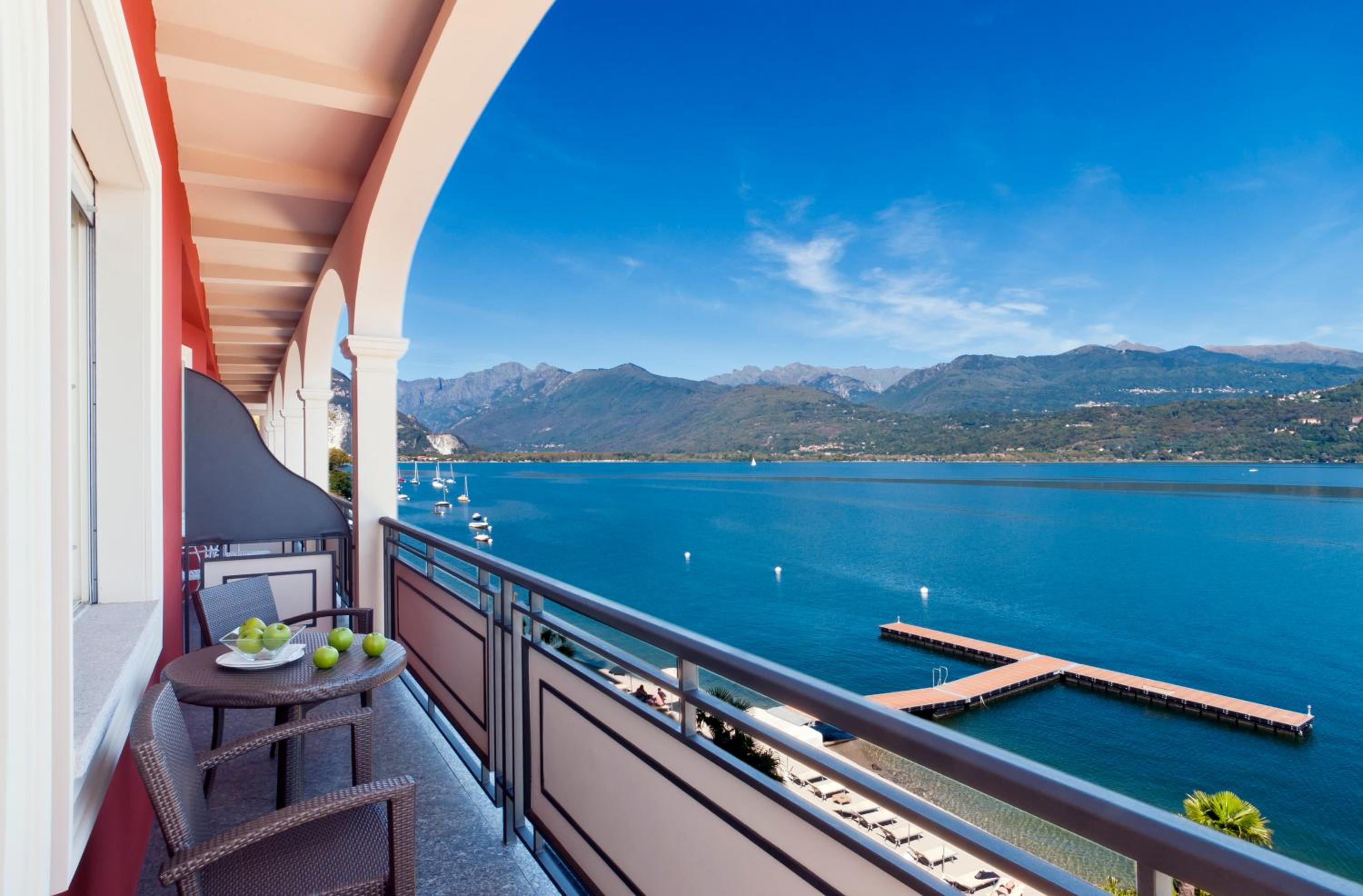 Classic Double or Twin Room with Partial Lake View - Photo 3