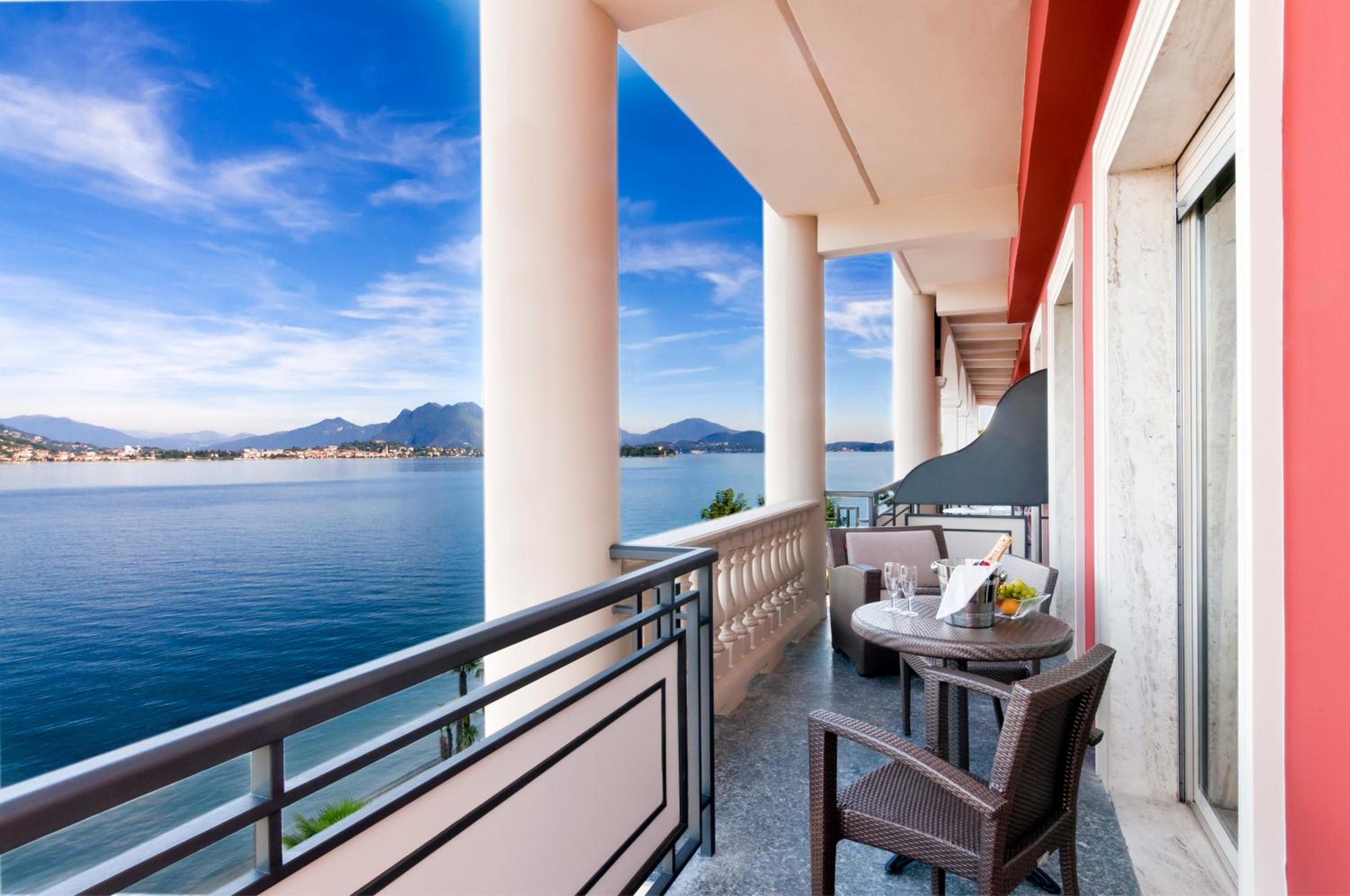 Family 3 Deluxe with lake or side pool view