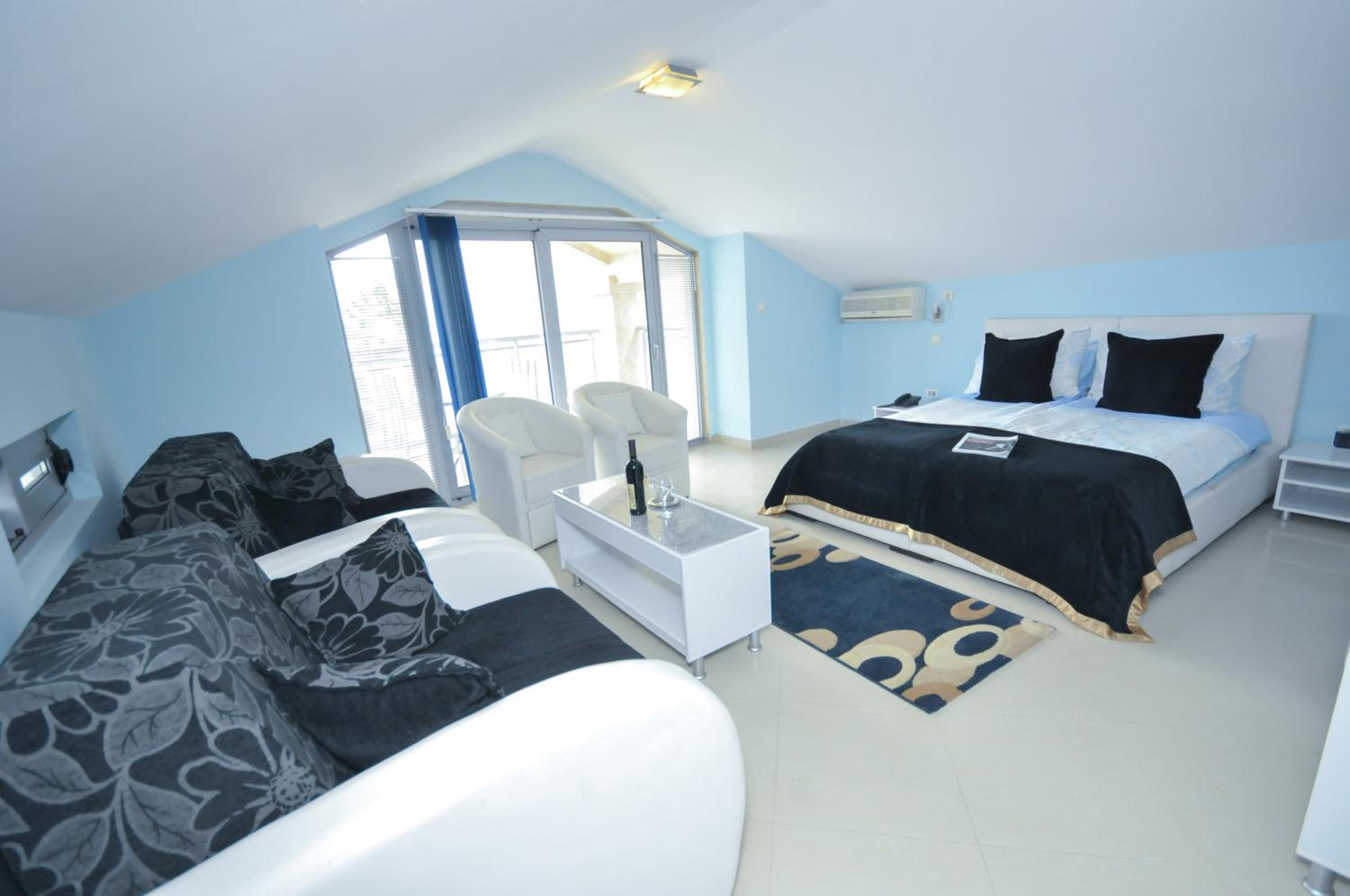 Studio Apartment with Balcony