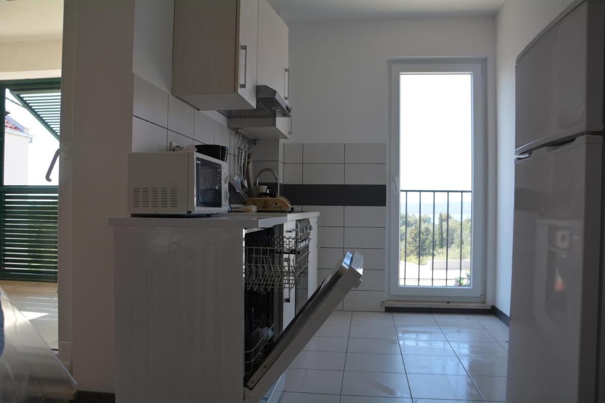 Comfort Two-Bedroom Apartment with Balcony and Sea View - Photo 17