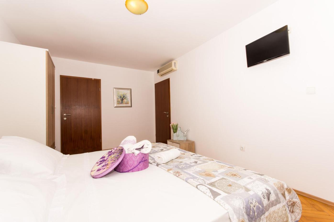 Quadruple Room with Sea View - Photo 7