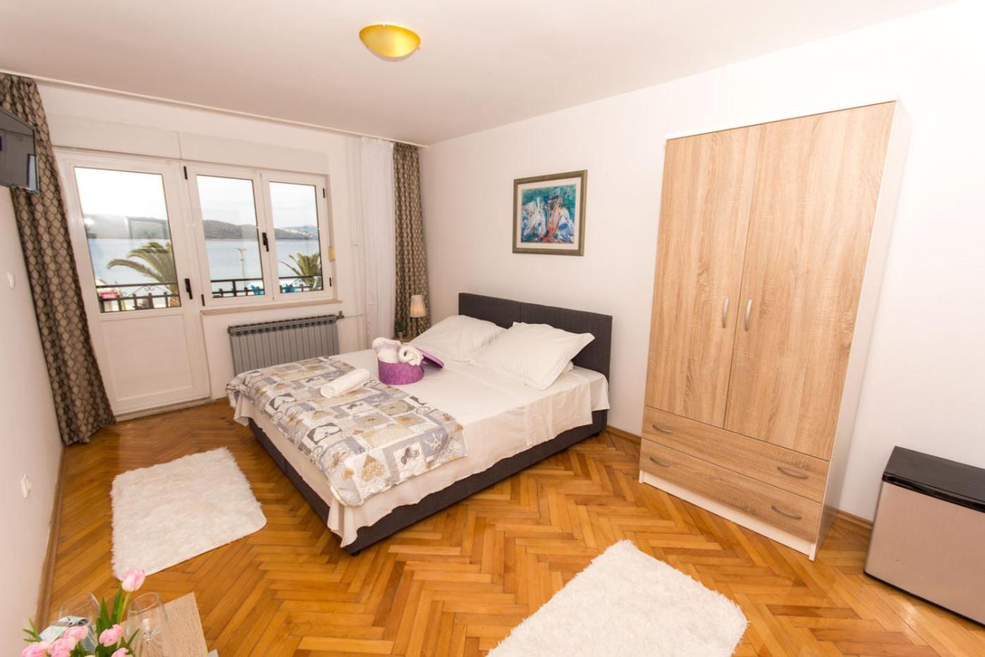 Quadruple Room with Sea View - Photo 3
