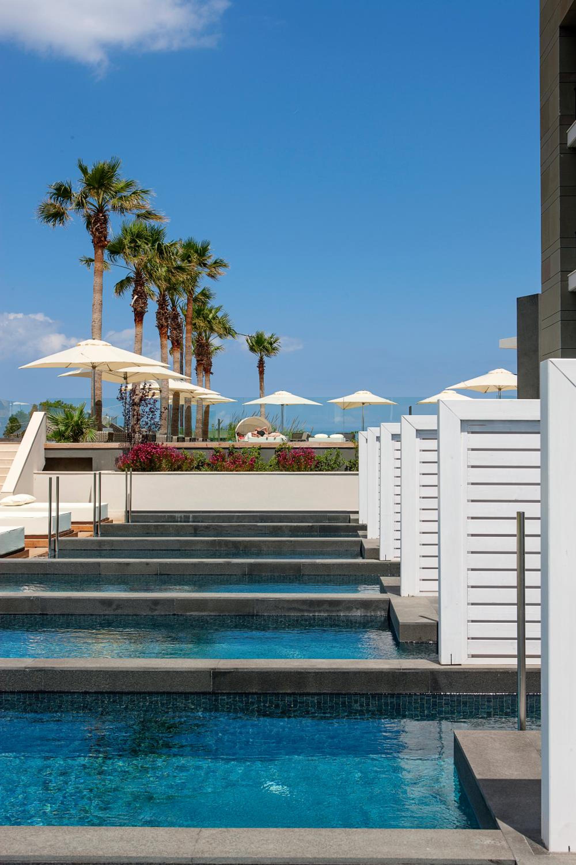 Pool Experience Suite - Photo 4