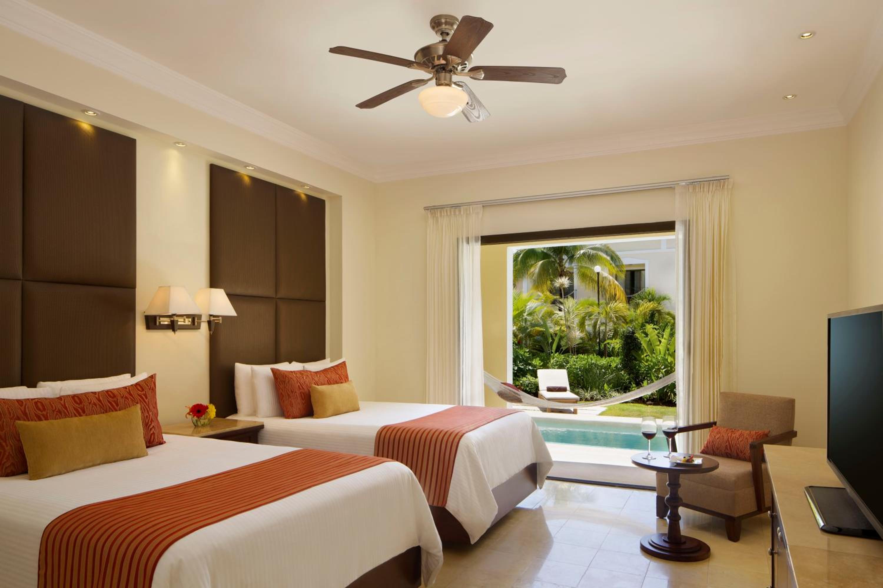 Preferred Club Deluxe Swimout Garden Double
