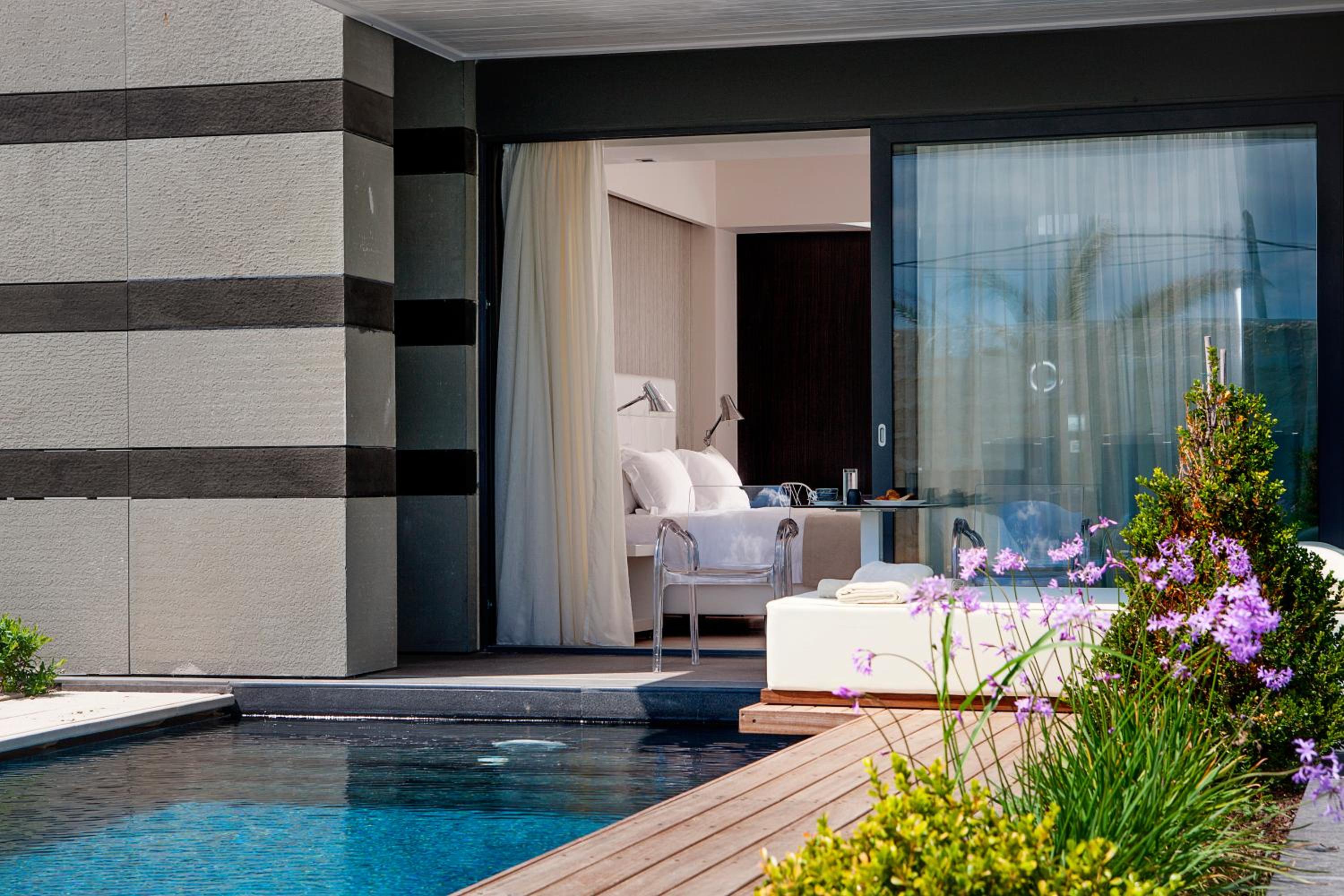 Pool Signature Suite - Photo 2