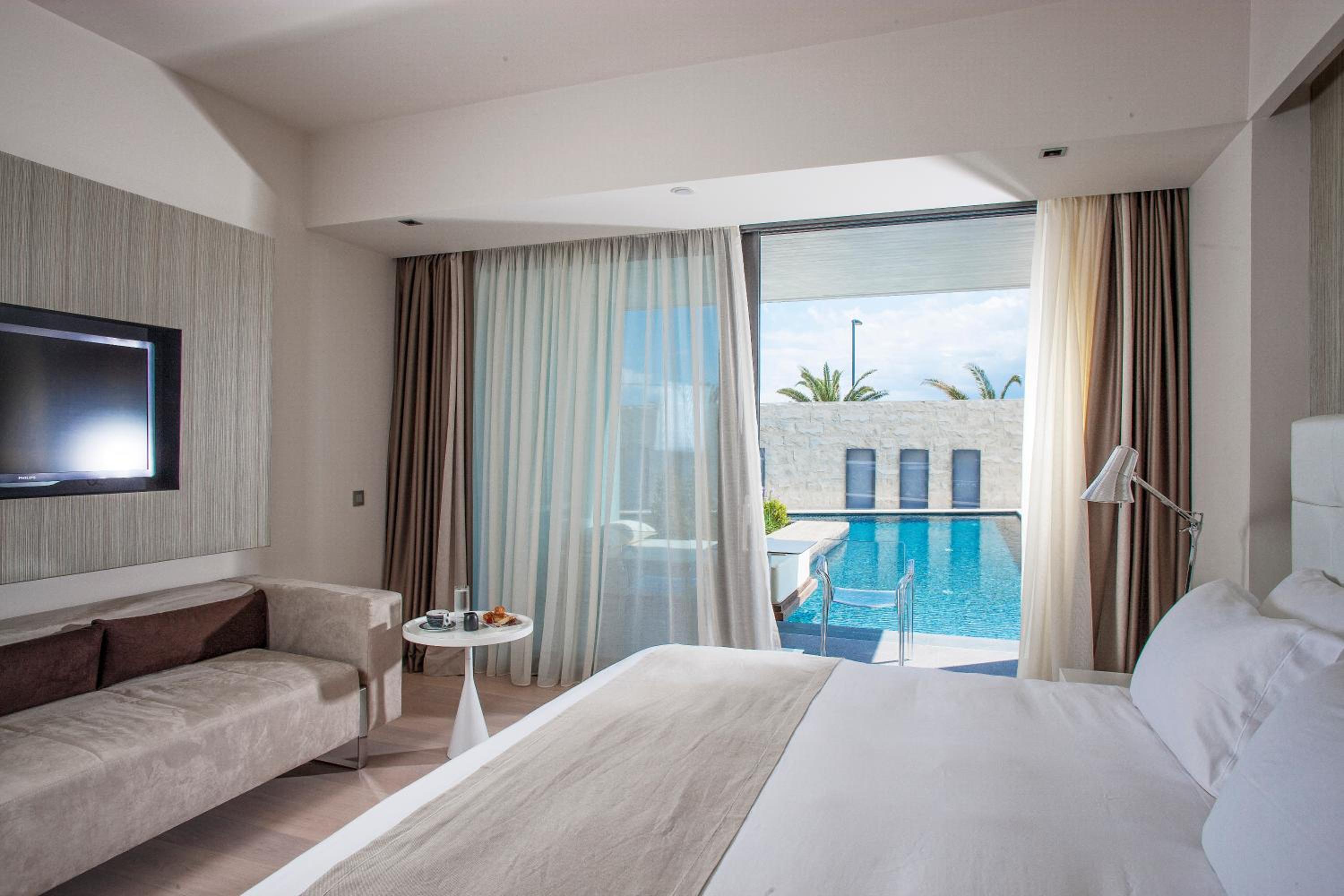 Pool Signature Suite - Photo 4