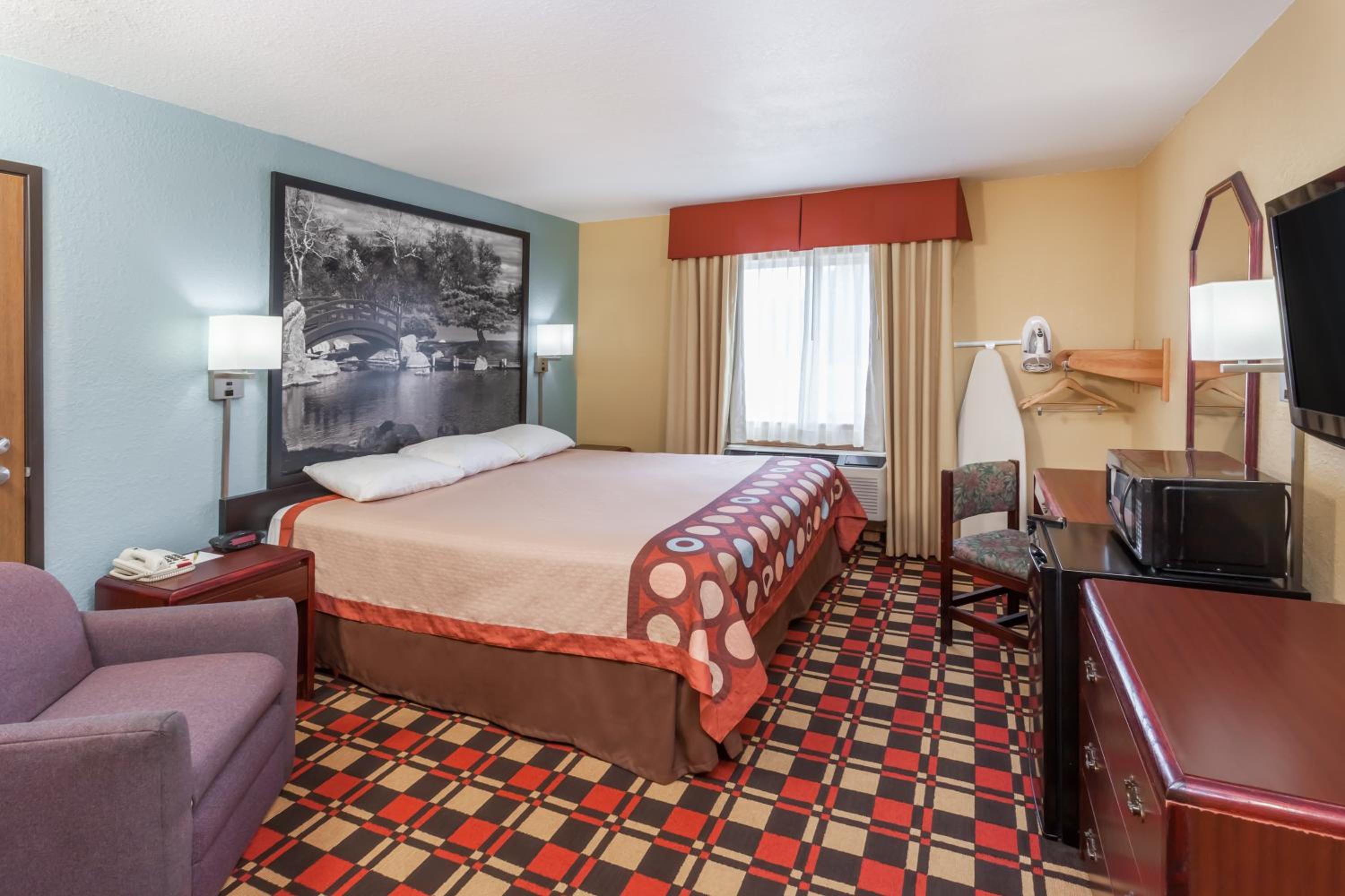 Standard King Room - Non Smoking - Photo 1