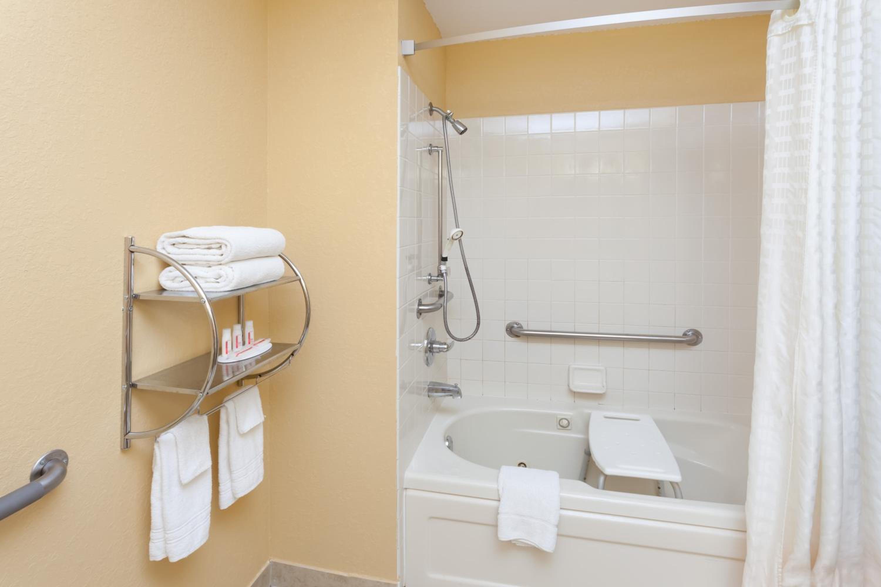 King Room - Accessible/Non Smoking photo 2