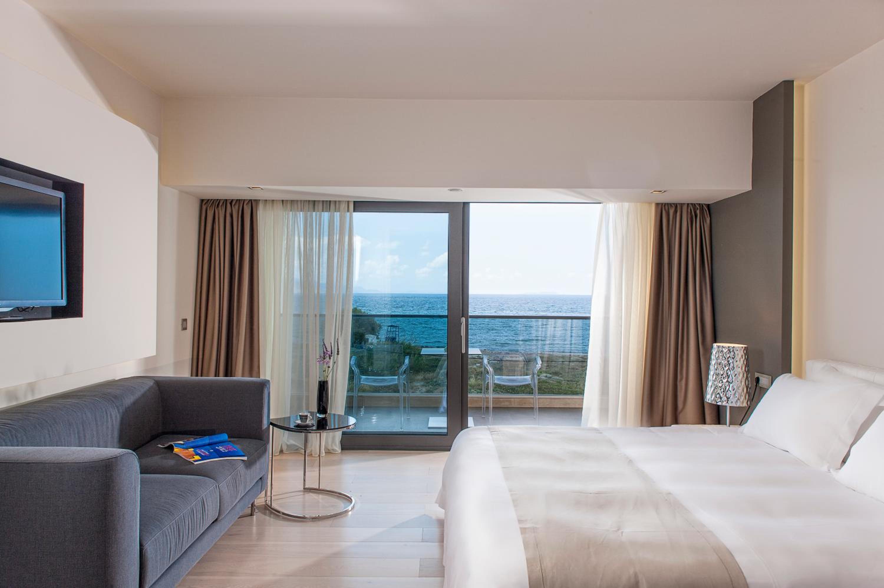 Suite with Direct Sea View - Photo 4