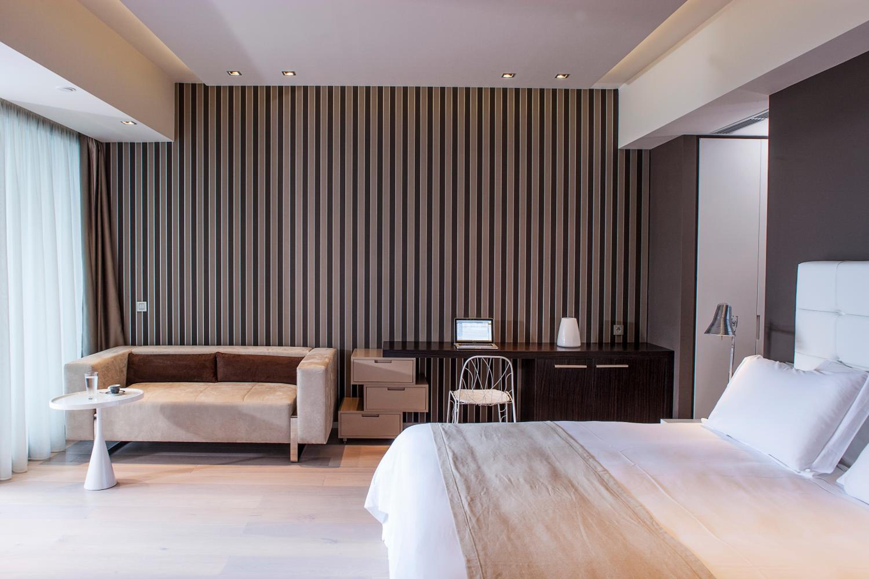 Pool Signature Suite - Photo 3