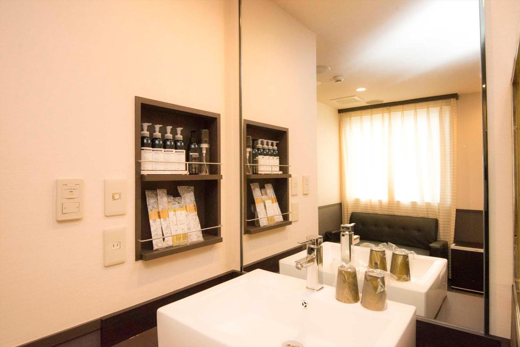 Twin Room - Photo 2