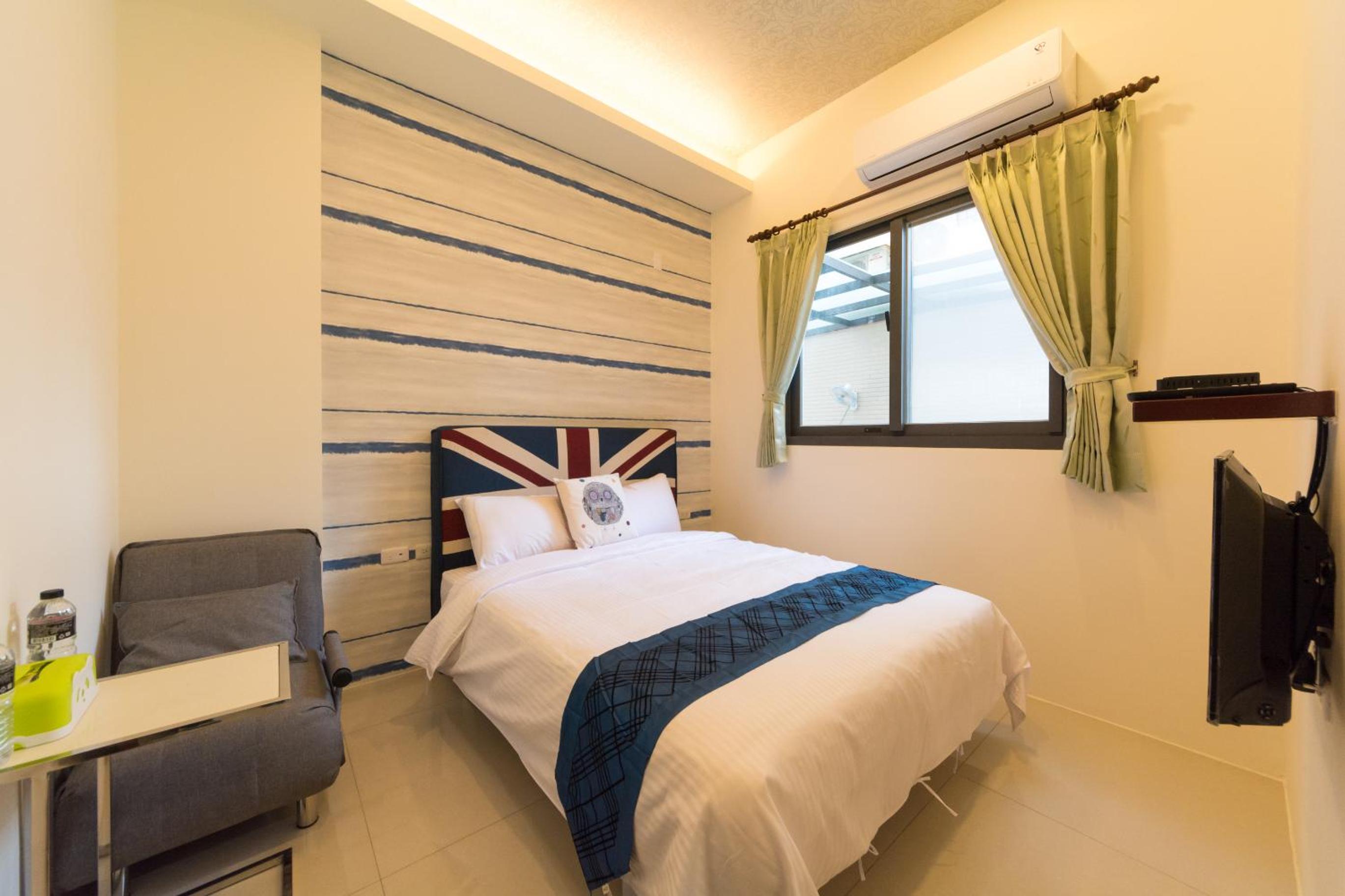 Standard Double Room with Shared Bathroom photo 3