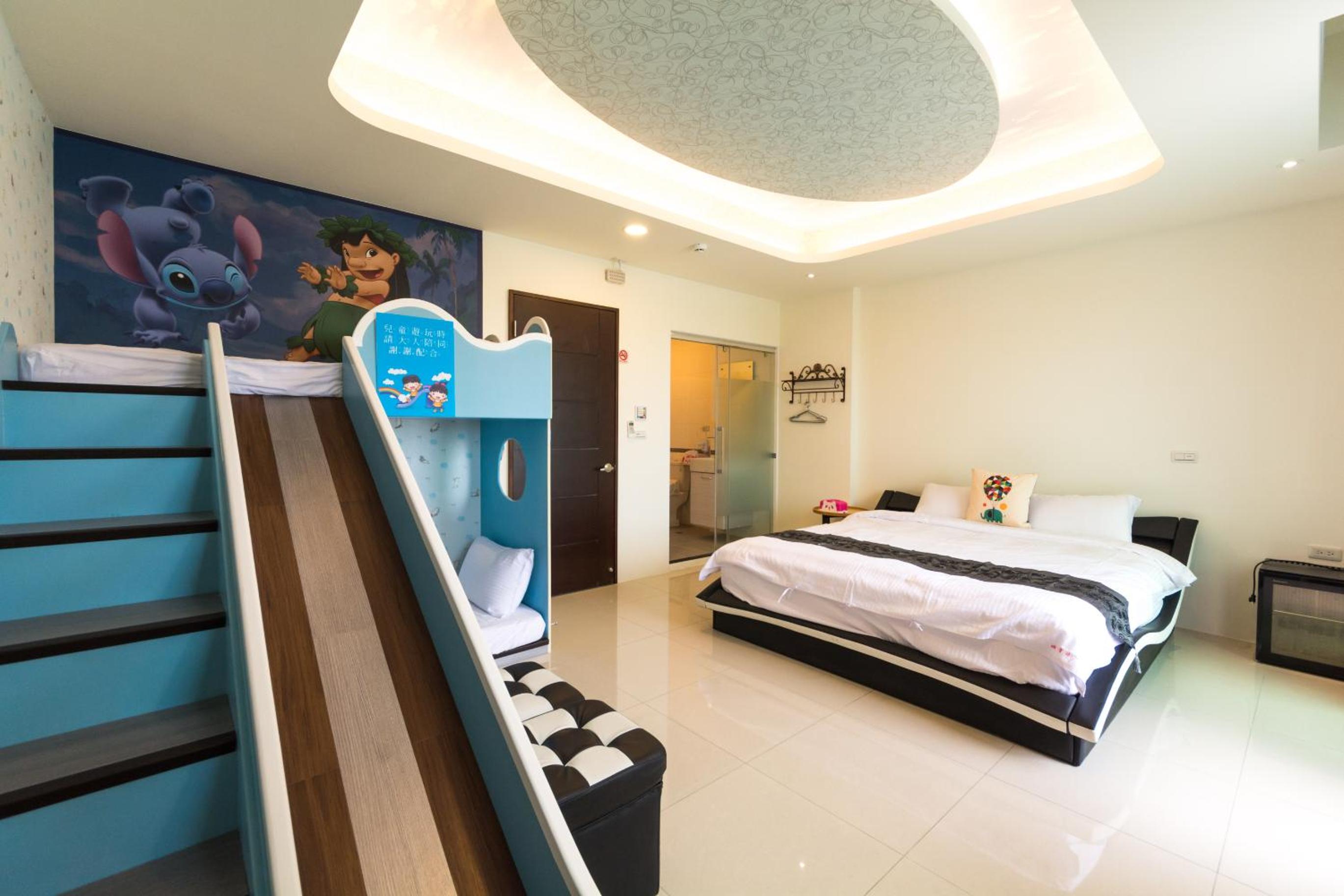 Family Suite with Balcony photo 2