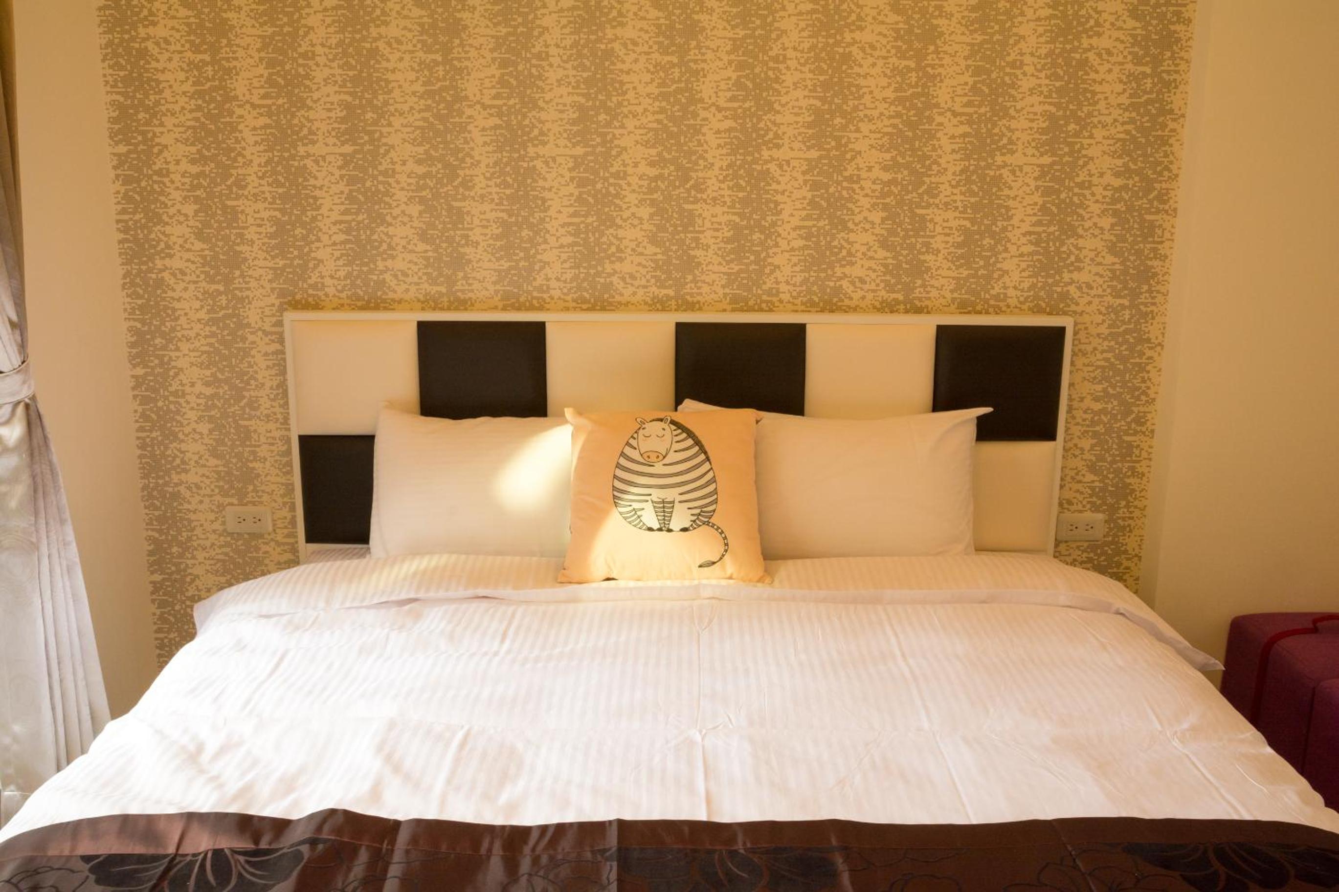 Queen Room with Balcony photo 3