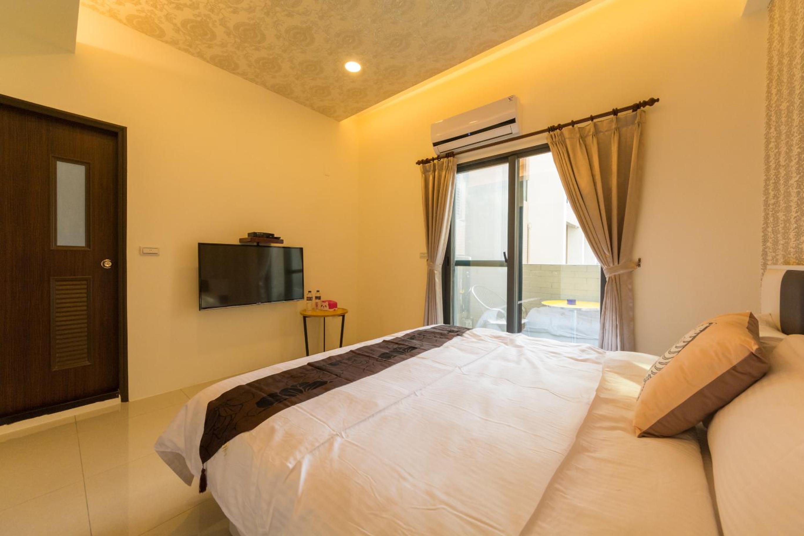 Deluxe Double Room with Balcony photo 3